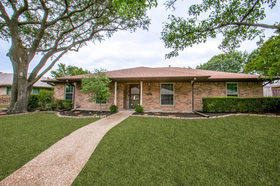 Single Family Residence For Sale in Collin County , 2004 Tampico Drive, Plano, Texas 75075, 3 Bedroom, 3 Bathroom, 2 Garage spaces, 2,487 Sqft, built in 1975, mls#21267146, Real Estate Agent in Plano, Homes For Sale in Collin county, Homes For Sale in Plano, Realtor in Plano Texas, Real Estate Brokerage Independent Realty Texas, Luminita Cordes Realtor
