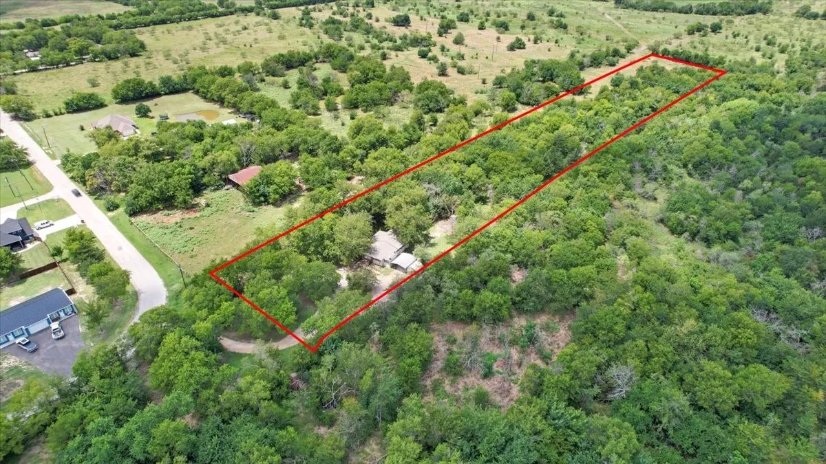 Mobile Home For Sale in Hunt County , 507 N 5th Street, Quinlan, Texas 75474, 3 Bedroom, 2 Bathroom, Garage spaces, 1,584 Sqft, built in 1993, mls#21267447, Real Estate Agent in Quinlan, Homes For Sale in Hunt county, Homes For Sale in Quinlan, Realtor in Quinlan Texas, Real Estate Brokerage Independent Realty Texas, Luminita Cordes Realtor