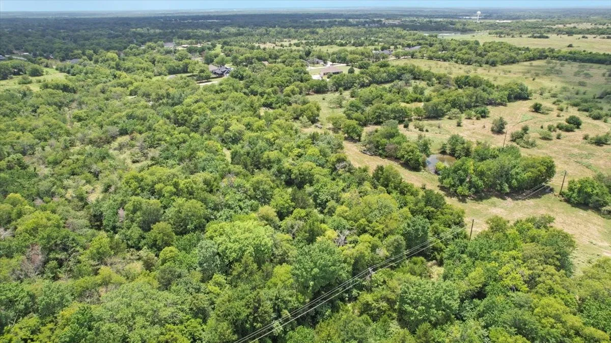 Mobile Home For Sale in Hunt County , 507 N 5th Street, Quinlan, Texas 75474, 3 Bedroom, 2 Bathroom, Garage spaces, 1,584 Sqft, built in 1993, mls#21267447, Real Estate Agent in Quinlan, Homes For Sale in Hunt county, Homes For Sale in Quinlan, Realtor in Quinlan Texas, Real Estate Brokerage Independent Realty Texas, Luminita Cordes Realtor