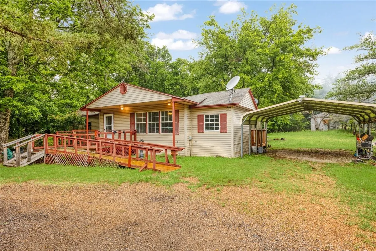 Mobile Home For Sale in Hunt County , 507 N 5th Street, Quinlan, Texas 75474, 3 Bedroom, 2 Bathroom, Garage spaces, 1,584 Sqft, built in 1993, mls#21267447, Real Estate Agent in Quinlan, Homes For Sale in Hunt county, Homes For Sale in Quinlan, Realtor in Quinlan Texas, Real Estate Brokerage Independent Realty Texas, Luminita Cordes Realtor