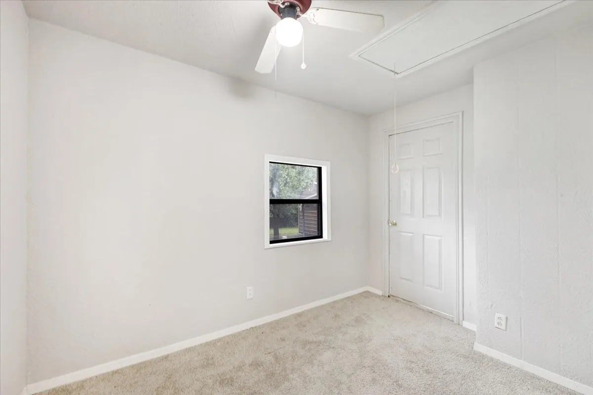 Mobile Home For Sale in Hunt County , 507 N 5th Street, Quinlan, Texas 75474, 3 Bedroom, 2 Bathroom, Garage spaces, 1,584 Sqft, built in 1993, mls#21267447, Real Estate Agent in Quinlan, Homes For Sale in Hunt county, Homes For Sale in Quinlan, Realtor in Quinlan Texas, Real Estate Brokerage Independent Realty Texas, Luminita Cordes Realtor