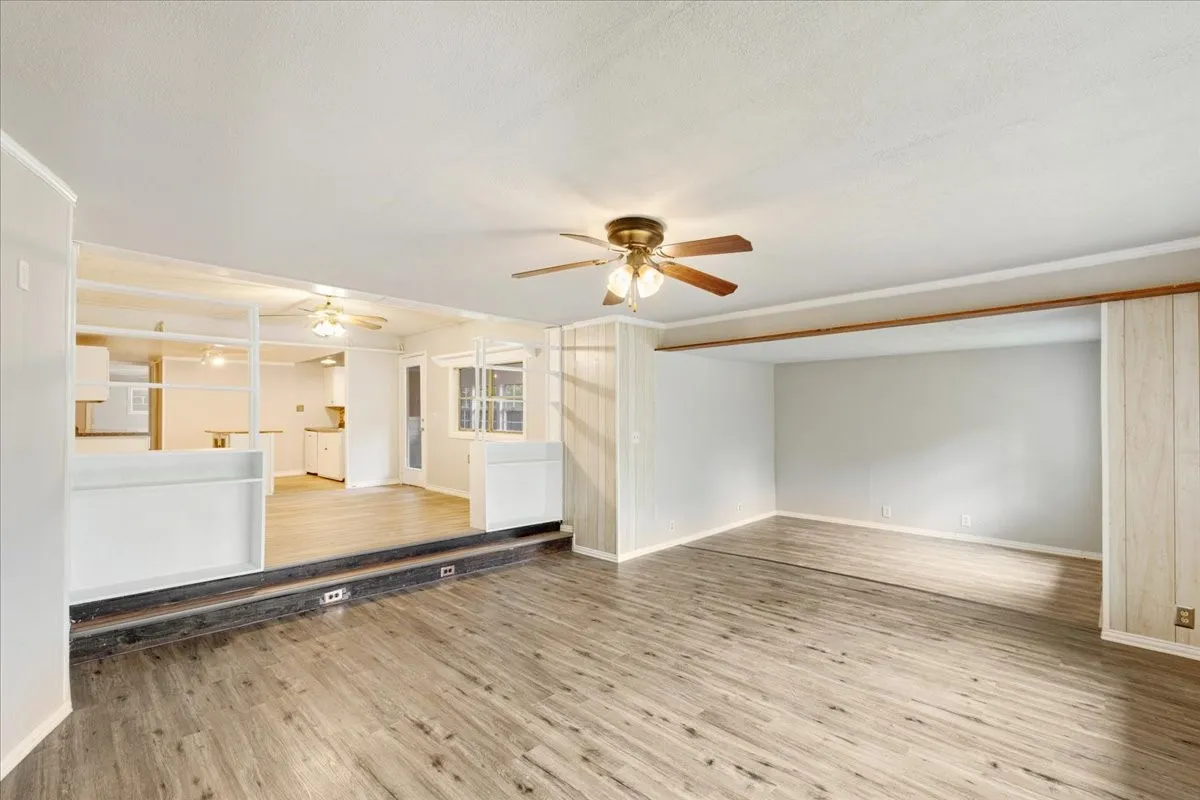 Mobile Home For Sale in Hunt County , 507 N 5th Street, Quinlan, Texas 75474, 3 Bedroom, 2 Bathroom, Garage spaces, 1,584 Sqft, built in 1993, mls#21267447, Real Estate Agent in Quinlan, Homes For Sale in Hunt county, Homes For Sale in Quinlan, Realtor in Quinlan Texas, Real Estate Brokerage Independent Realty Texas, Luminita Cordes Realtor