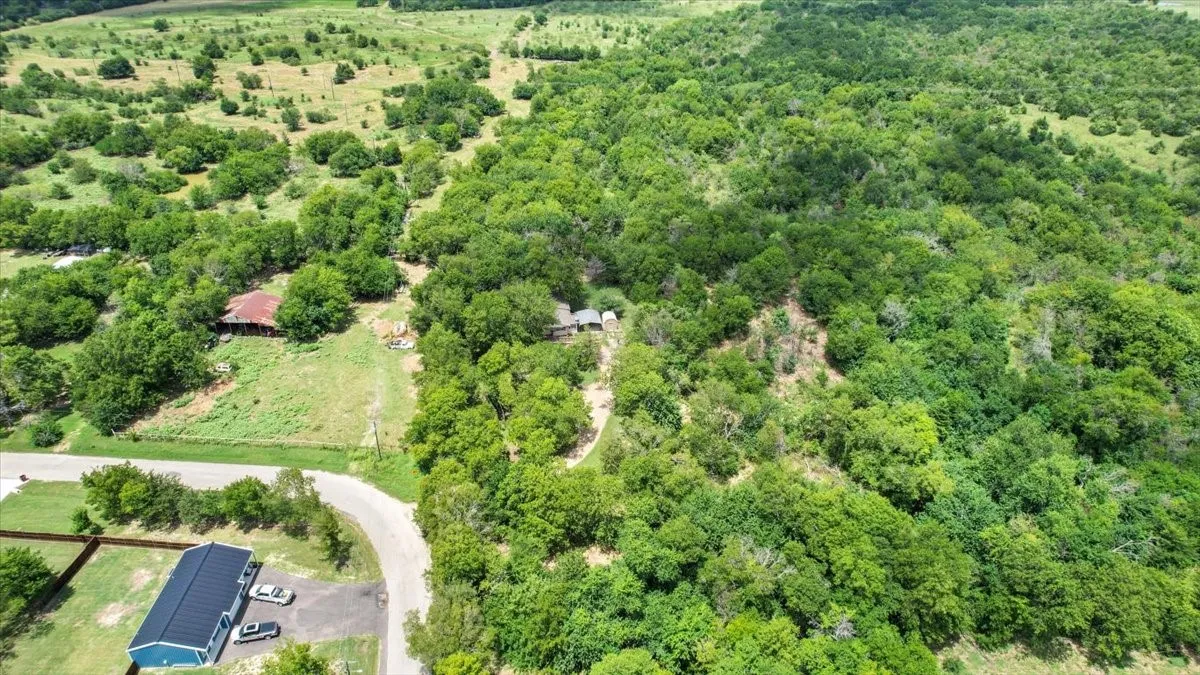 Mobile Home For Sale in Hunt County , 507 N 5th Street, Quinlan, Texas 75474, 3 Bedroom, 2 Bathroom, Garage spaces, 1,584 Sqft, built in 1993, mls#21267447, Real Estate Agent in Quinlan, Homes For Sale in Hunt county, Homes For Sale in Quinlan, Realtor in Quinlan Texas, Real Estate Brokerage Independent Realty Texas, Luminita Cordes Realtor