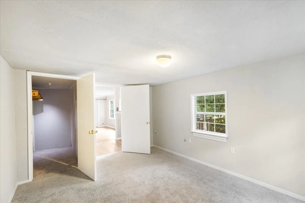 Mobile Home For Sale in Hunt County , 507 N 5th Street, Quinlan, Texas 75474, 3 Bedroom, 2 Bathroom, Garage spaces, 1,584 Sqft, built in 1993, mls#21267447, Real Estate Agent in Quinlan, Homes For Sale in Hunt county, Homes For Sale in Quinlan, Realtor in Quinlan Texas, Real Estate Brokerage Independent Realty Texas, Luminita Cordes Realtor