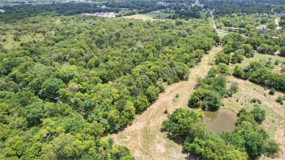 Mobile Home For Sale in Hunt County , 507 N 5th Street, Quinlan, Texas 75474, 3 Bedroom, 2 Bathroom, Garage spaces, 1,584 Sqft, built in 1993, mls#21267447, Real Estate Agent in Quinlan, Homes For Sale in Hunt county, Homes For Sale in Quinlan, Realtor in Quinlan Texas, Real Estate Brokerage Independent Realty Texas, Luminita Cordes Realtor