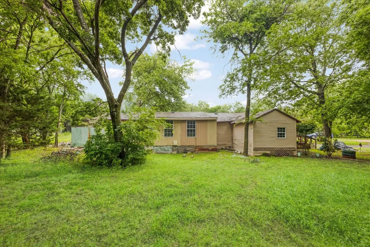 Mobile Home For Sale in Hunt County , 507 N 5th Street, Quinlan, Texas 75474, 3 Bedroom, 2 Bathroom, Garage spaces, 1,584 Sqft, built in 1993, mls#21267447, Real Estate Agent in Quinlan, Homes For Sale in Hunt county, Homes For Sale in Quinlan, Realtor in Quinlan Texas, Real Estate Brokerage Independent Realty Texas, Luminita Cordes Realtor