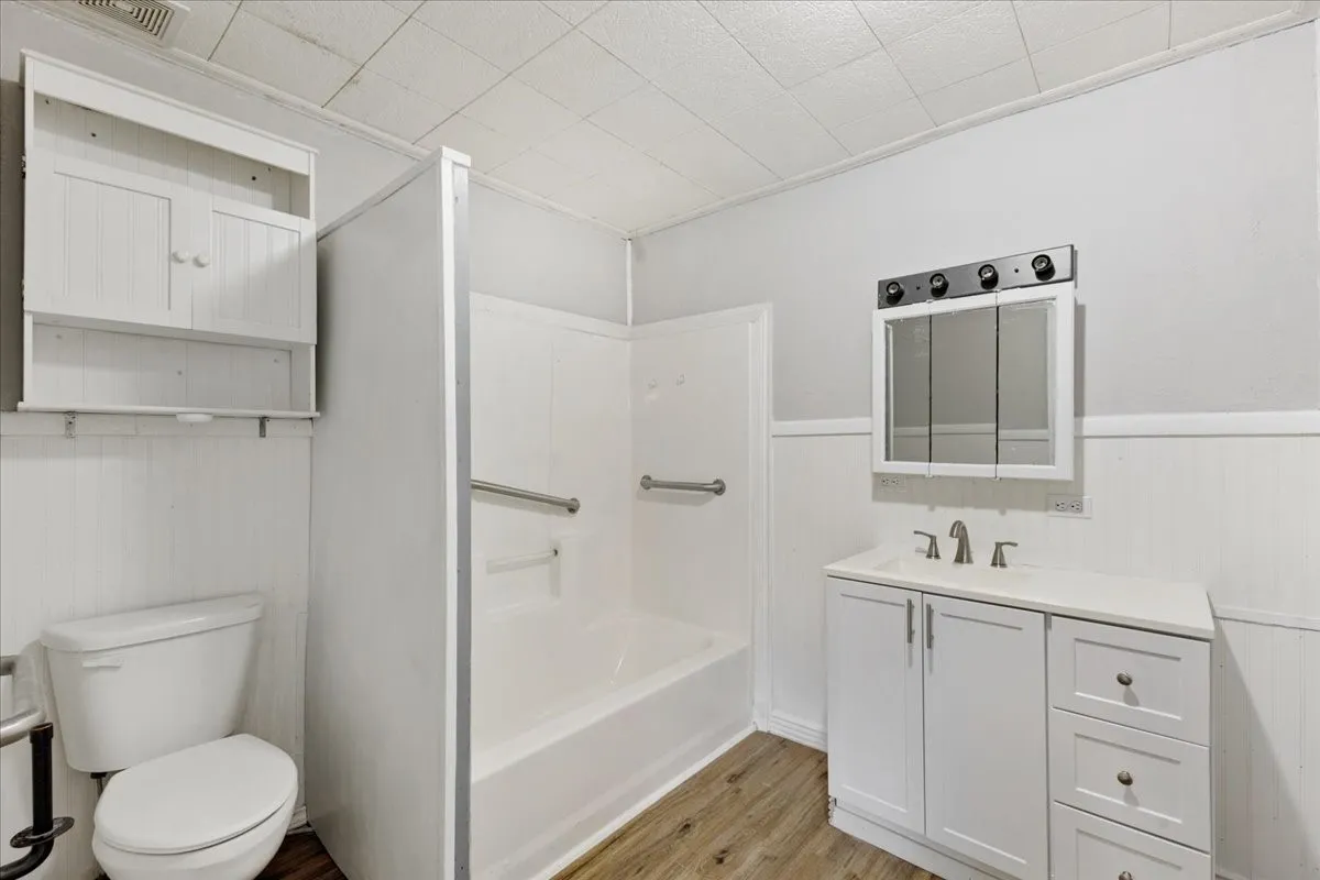 Mobile Home For Sale in Hunt County , 507 N 5th Street, Quinlan, Texas 75474, 3 Bedroom, 2 Bathroom, Garage spaces, 1,584 Sqft, built in 1993, mls#21267447, Real Estate Agent in Quinlan, Homes For Sale in Hunt county, Homes For Sale in Quinlan, Realtor in Quinlan Texas, Real Estate Brokerage Independent Realty Texas, Luminita Cordes Realtor