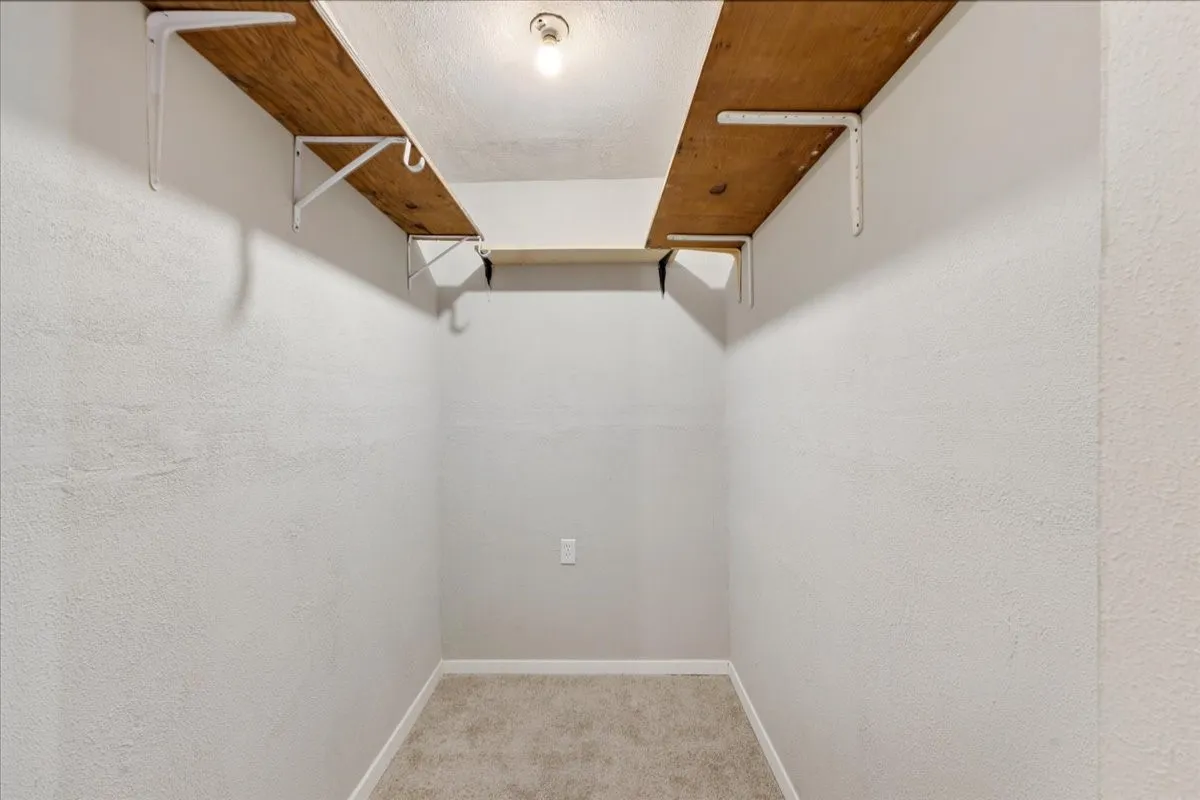 Mobile Home For Sale in Hunt County , 507 N 5th Street, Quinlan, Texas 75474, 3 Bedroom, 2 Bathroom, Garage spaces, 1,584 Sqft, built in 1993, mls#21267447, Real Estate Agent in Quinlan, Homes For Sale in Hunt county, Homes For Sale in Quinlan, Realtor in Quinlan Texas, Real Estate Brokerage Independent Realty Texas, Luminita Cordes Realtor