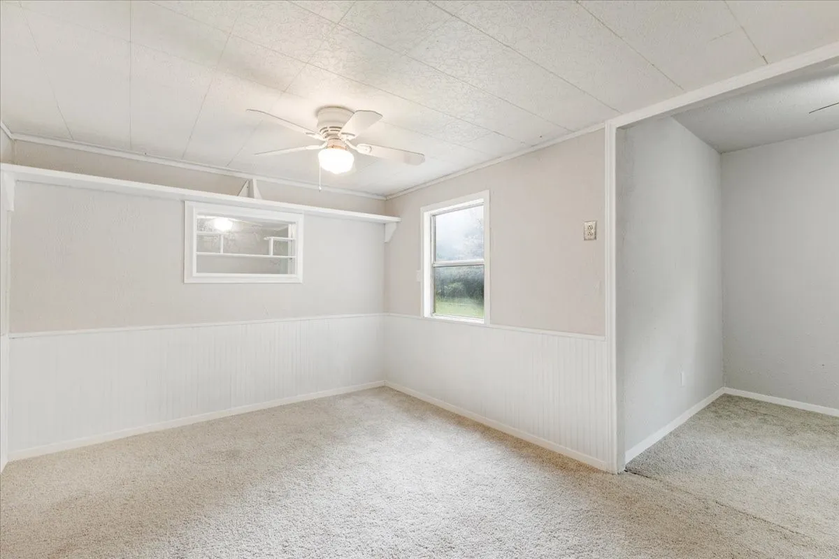 Mobile Home For Sale in Hunt County , 507 N 5th Street, Quinlan, Texas 75474, 3 Bedroom, 2 Bathroom, Garage spaces, 1,584 Sqft, built in 1993, mls#21267447, Real Estate Agent in Quinlan, Homes For Sale in Hunt county, Homes For Sale in Quinlan, Realtor in Quinlan Texas, Real Estate Brokerage Independent Realty Texas, Luminita Cordes Realtor