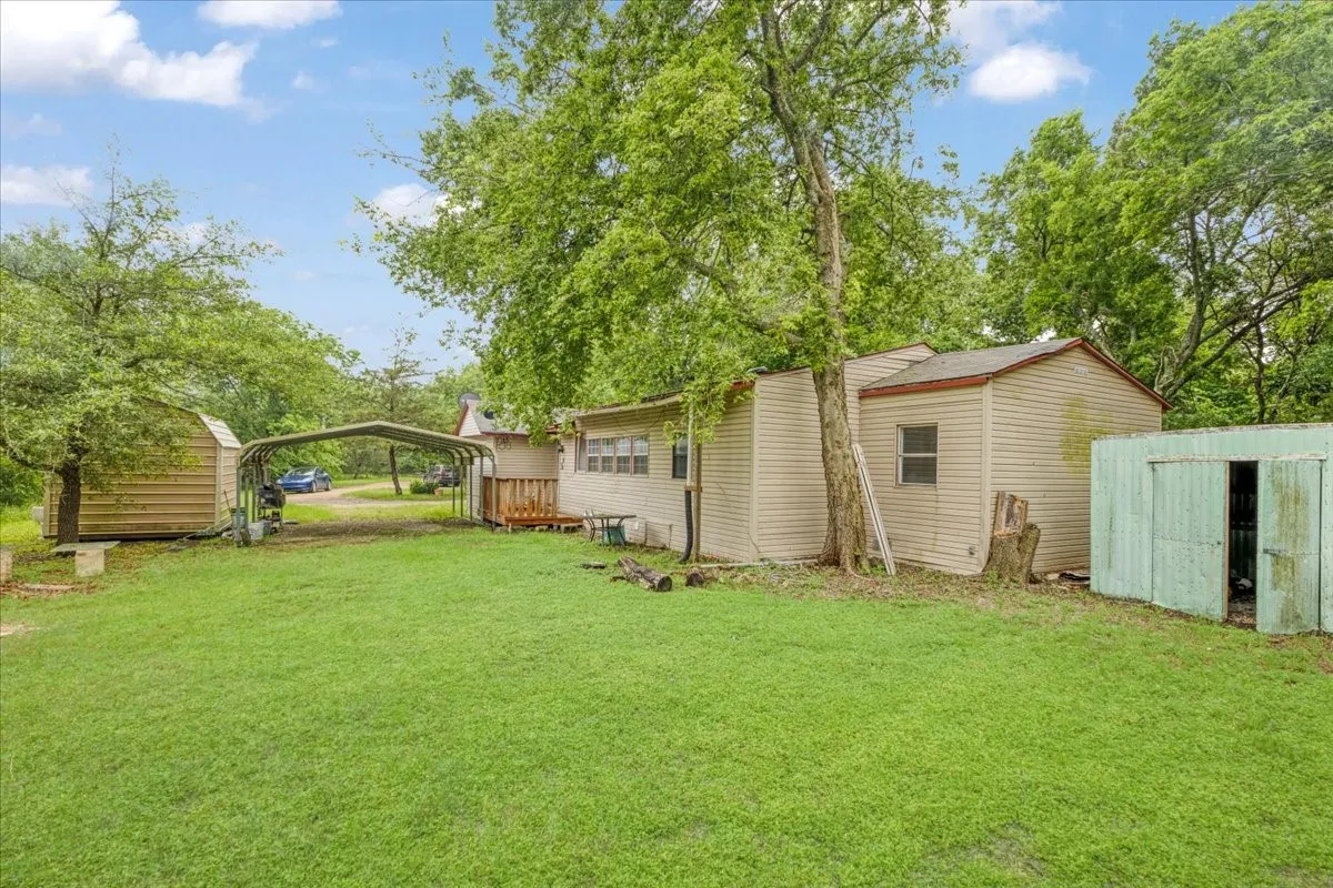 Mobile Home For Sale in Hunt County , 507 N 5th Street, Quinlan, Texas 75474, 3 Bedroom, 2 Bathroom, Garage spaces, 1,584 Sqft, built in 1993, mls#21267447, Real Estate Agent in Quinlan, Homes For Sale in Hunt county, Homes For Sale in Quinlan, Realtor in Quinlan Texas, Real Estate Brokerage Independent Realty Texas, Luminita Cordes Realtor