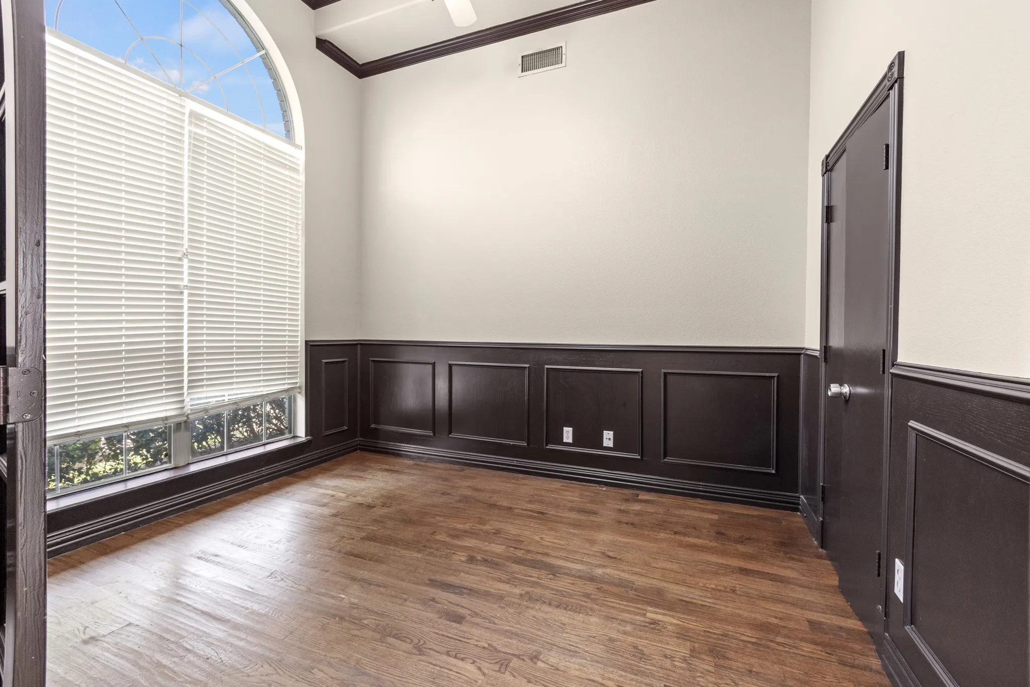 Study room with vaulted ceiling, dark hardwood / wood-style flooring, and crown molding