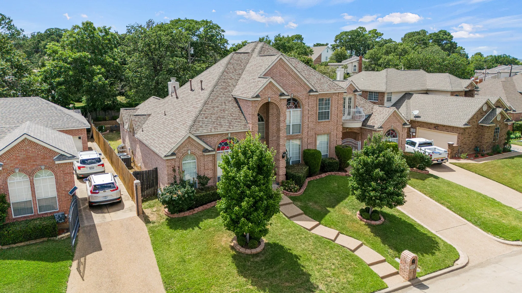 View of front of house with a front lawn