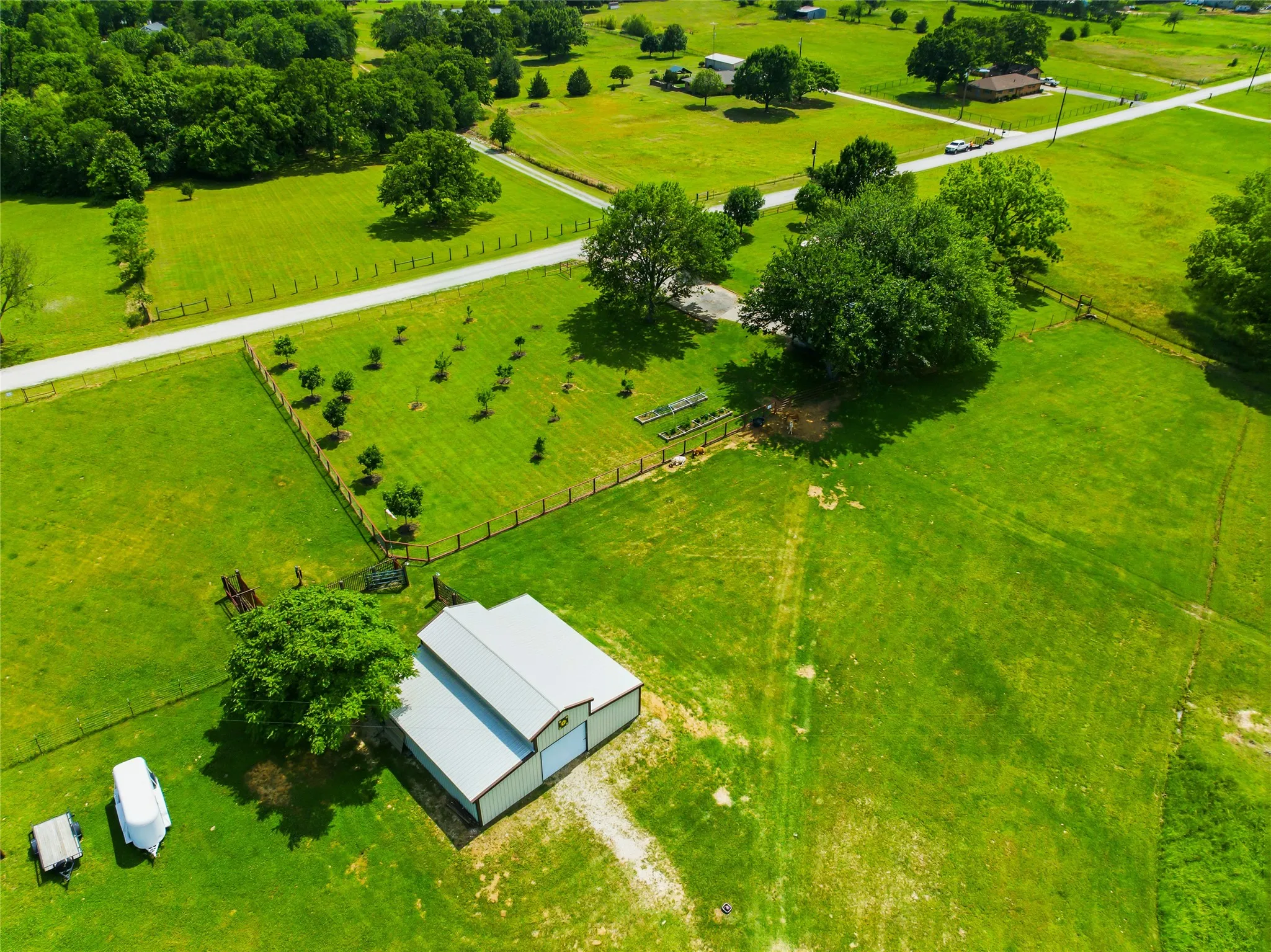 Single Family Residence For Sale in Grayson County , 235 Magnus Road, Denison, Texas 75021, 3 Bedroom, 3 Bathroom, 3 Garage spaces, 1,767 Sqft, built in 1982, Price $699,000, mls#21267479, Real Estate Agent in Denison, Homes For Sale in Grayson county, Homes For Sale in Denison, Realtor in Denison Texas, Real Estate Brokerage Independent Realty Texas, Luminita Cordes Realtor
