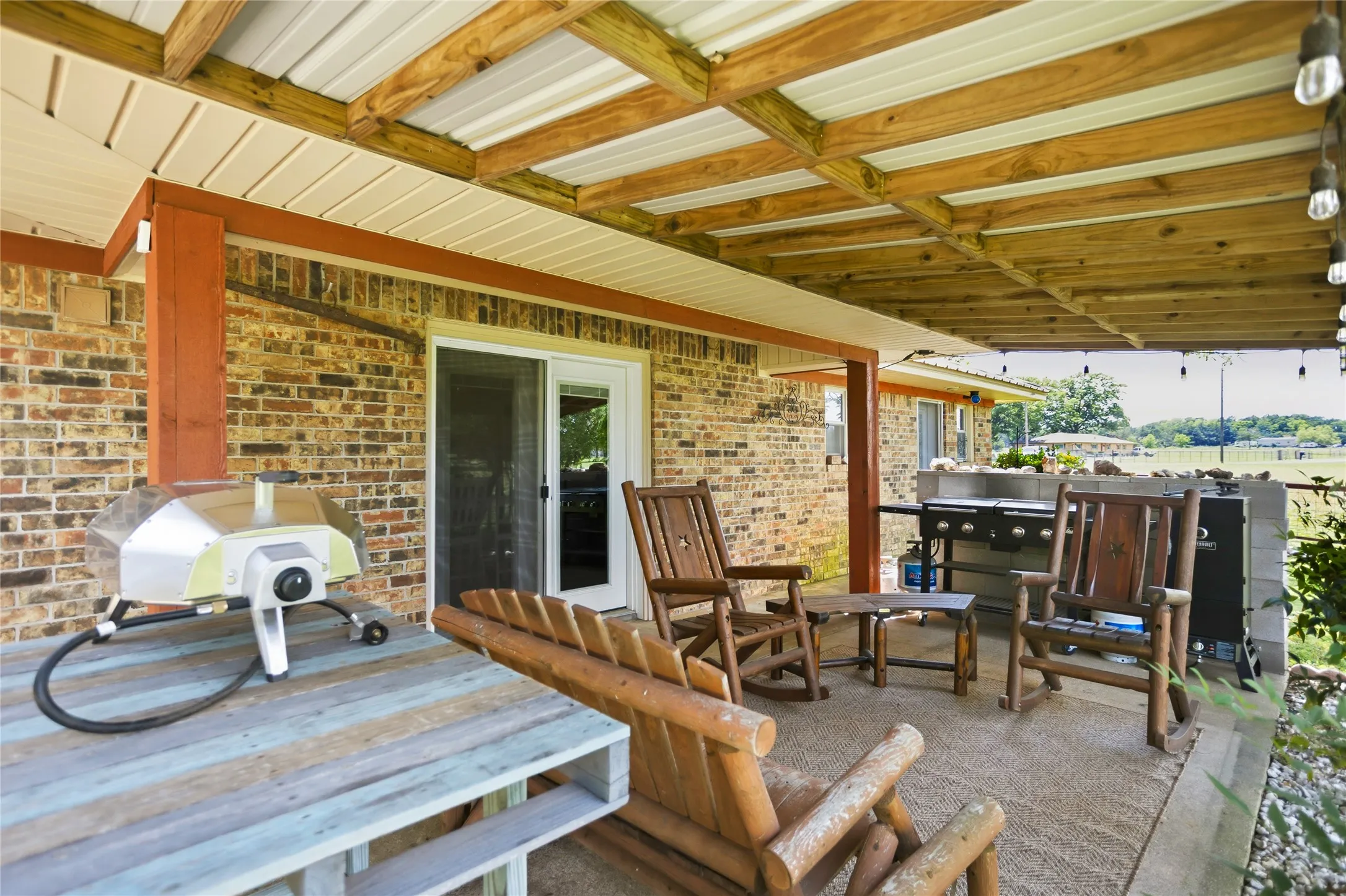 Single Family Residence For Sale in Grayson County , 235 Magnus Road, Denison, Texas 75021, 3 Bedroom, 3 Bathroom, 3 Garage spaces, 1,767 Sqft, built in 1982, Price $699,000, mls#21267479, Real Estate Agent in Denison, Homes For Sale in Grayson county, Homes For Sale in Denison, Realtor in Denison Texas, Real Estate Brokerage Independent Realty Texas, Luminita Cordes Realtor