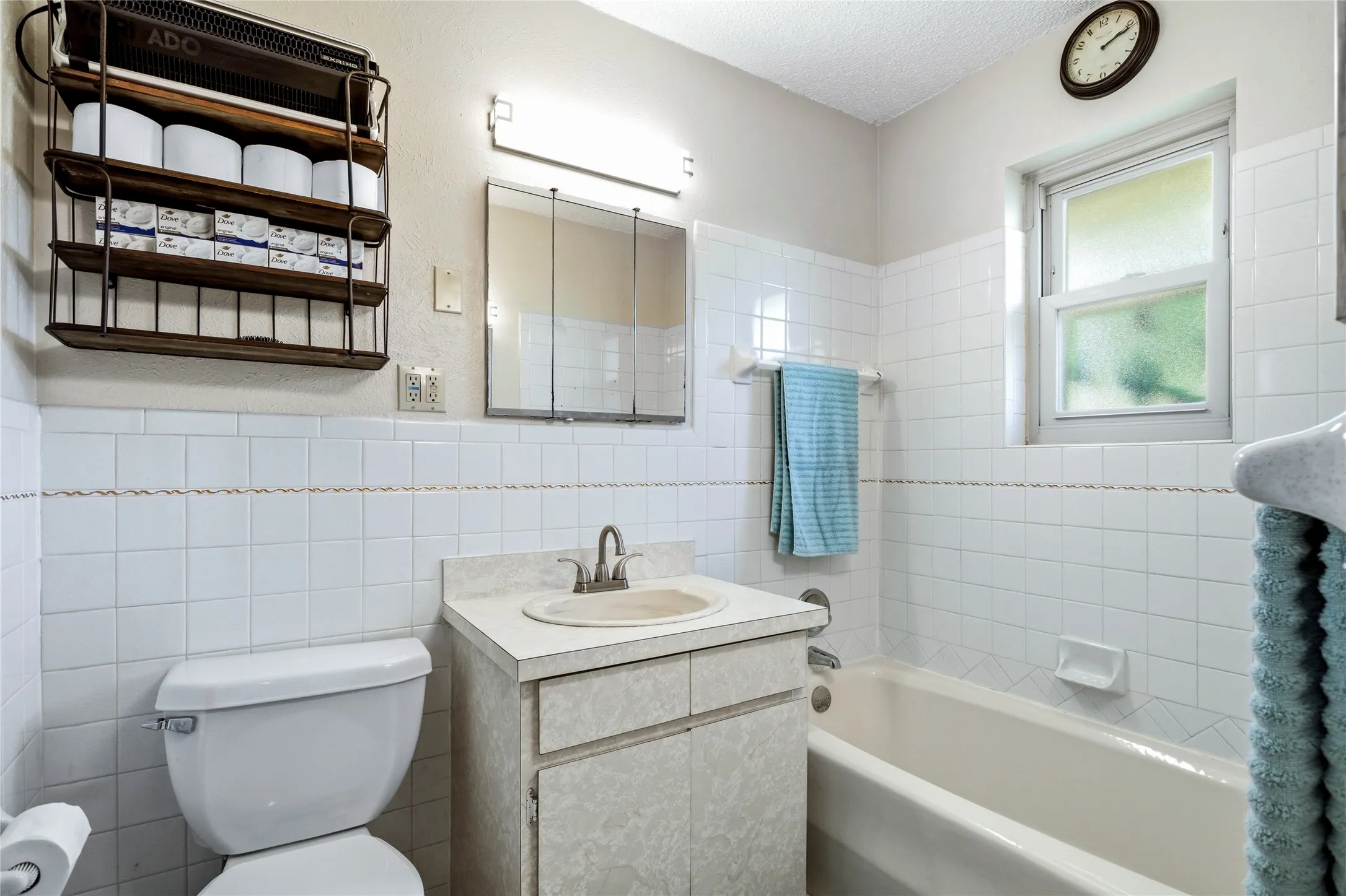 Single Family Residence For Sale in Grayson County , 235 Magnus Road, Denison, Texas 75021, 3 Bedroom, 3 Bathroom, 3 Garage spaces, 1,767 Sqft, built in 1982, Price $699,000, mls#21267479, Real Estate Agent in Denison, Homes For Sale in Grayson county, Homes For Sale in Denison, Realtor in Denison Texas, Real Estate Brokerage Independent Realty Texas, Luminita Cordes Realtor
