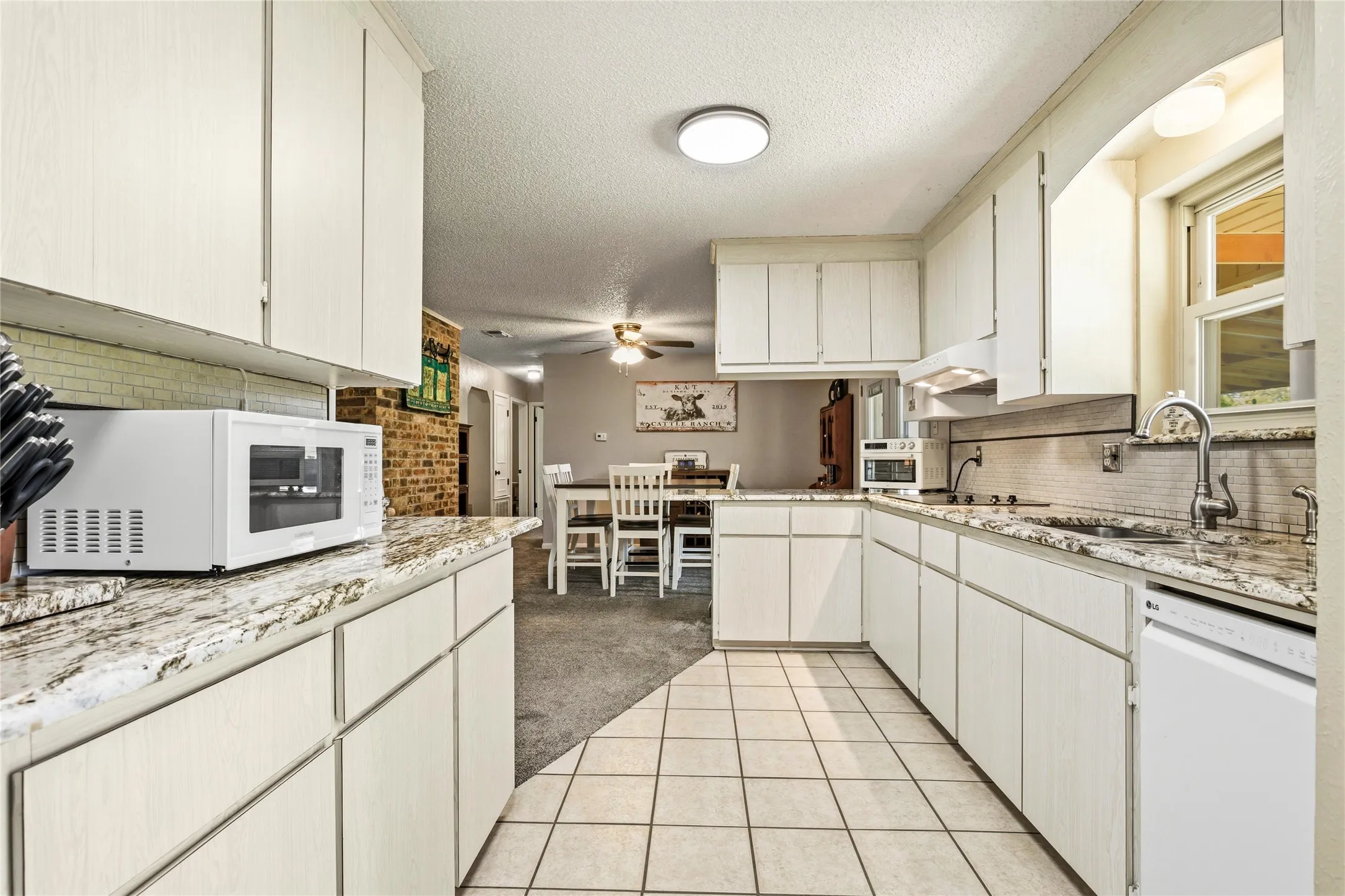 Single Family Residence For Sale in Grayson County , 235 Magnus Road, Denison, Texas 75021, 3 Bedroom, 3 Bathroom, 3 Garage spaces, 1,767 Sqft, built in 1982, Price $699,000, mls#21267479, Real Estate Agent in Denison, Homes For Sale in Grayson county, Homes For Sale in Denison, Realtor in Denison Texas, Real Estate Brokerage Independent Realty Texas, Luminita Cordes Realtor