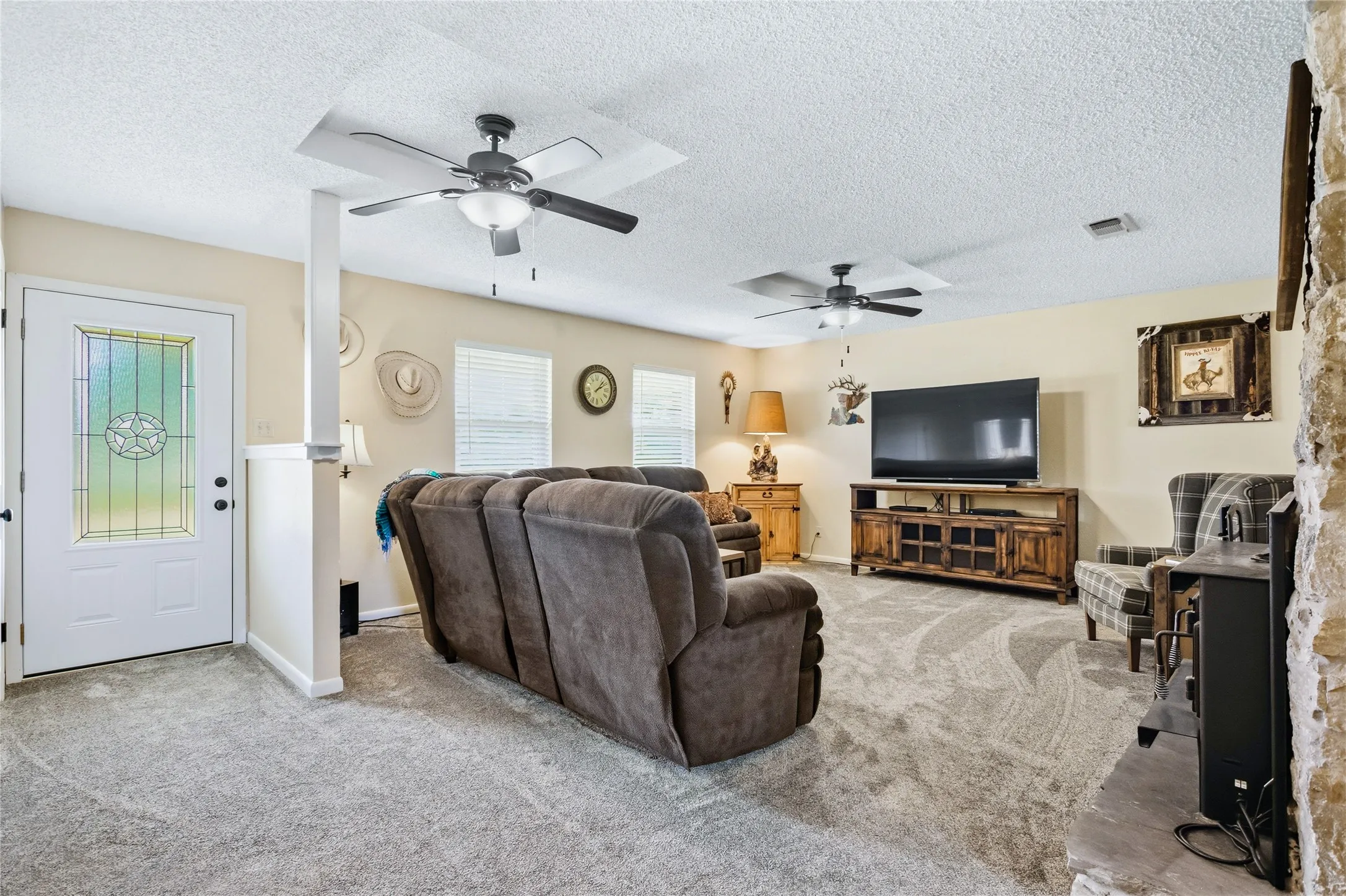 Single Family Residence For Sale in Grayson County , 235 Magnus Road, Denison, Texas 75021, 3 Bedroom, 3 Bathroom, 3 Garage spaces, 1,767 Sqft, built in 1982, Price $699,000, mls#21267479, Real Estate Agent in Denison, Homes For Sale in Grayson county, Homes For Sale in Denison, Realtor in Denison Texas, Real Estate Brokerage Independent Realty Texas, Luminita Cordes Realtor