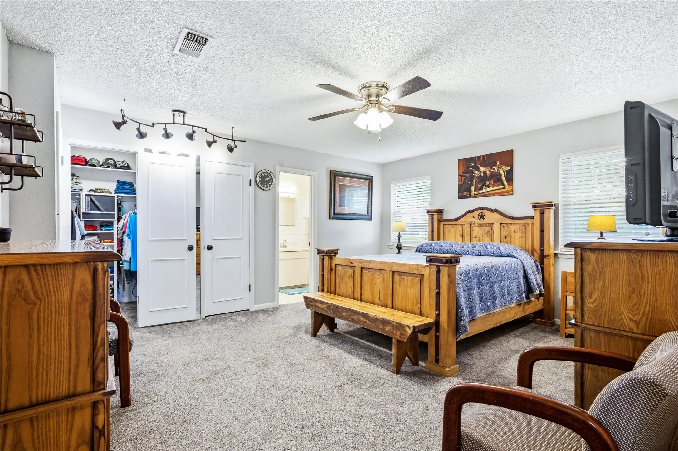 Single Family Residence For Sale in Grayson County , 235 Magnus Road, Denison, Texas 75021, 3 Bedroom, 3 Bathroom, 3 Garage spaces, 1,767 Sqft, built in 1982, Price $699,000, mls#21267479, Real Estate Agent in Denison, Homes For Sale in Grayson county, Homes For Sale in Denison, Realtor in Denison Texas, Real Estate Brokerage Independent Realty Texas, Luminita Cordes Realtor