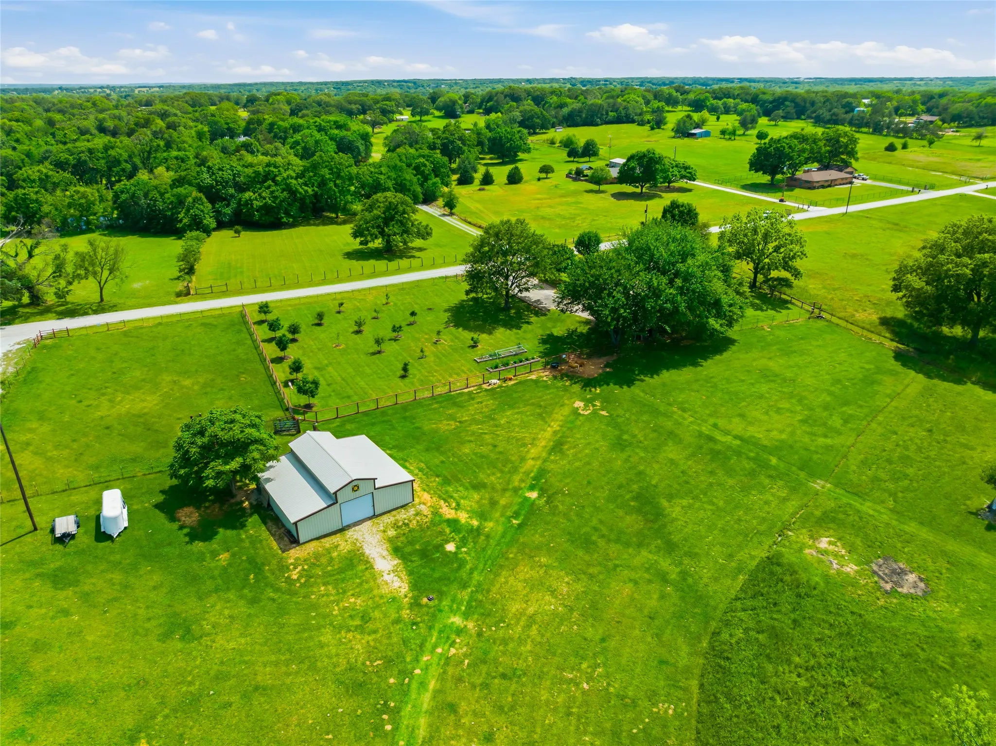 Single Family Residence For Sale in Grayson County , 235 Magnus Road, Denison, Texas 75021, 3 Bedroom, 3 Bathroom, 3 Garage spaces, 1,767 Sqft, built in 1982, Price $699,000, mls#21267479, Real Estate Agent in Denison, Homes For Sale in Grayson county, Homes For Sale in Denison, Realtor in Denison Texas, Real Estate Brokerage Independent Realty Texas, Luminita Cordes Realtor