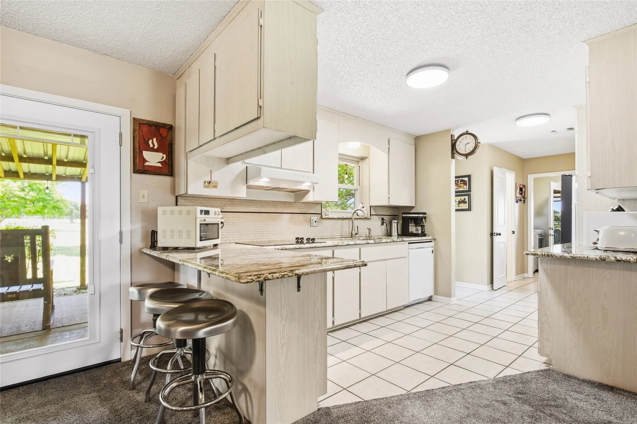 Single Family Residence For Sale in Grayson County , 235 Magnus Road, Denison, Texas 75021, 3 Bedroom, 3 Bathroom, 3 Garage spaces, 1,767 Sqft, built in 1982, Price $699,000, mls#21267479, Real Estate Agent in Denison, Homes For Sale in Grayson county, Homes For Sale in Denison, Realtor in Denison Texas, Real Estate Brokerage Independent Realty Texas, Luminita Cordes Realtor