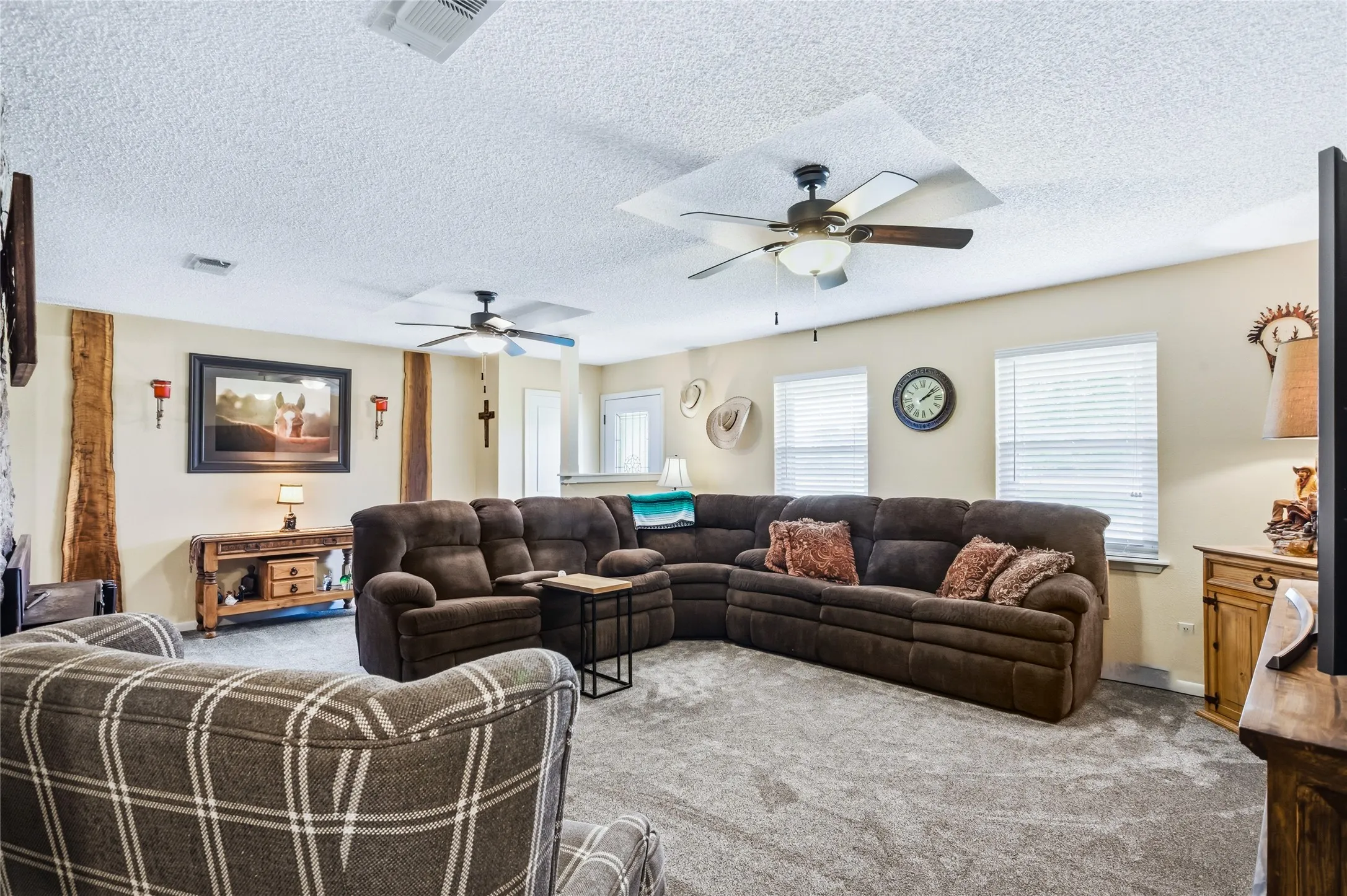 Single Family Residence For Sale in Grayson County , 235 Magnus Road, Denison, Texas 75021, 3 Bedroom, 3 Bathroom, 3 Garage spaces, 1,767 Sqft, built in 1982, Price $699,000, mls#21267479, Real Estate Agent in Denison, Homes For Sale in Grayson county, Homes For Sale in Denison, Realtor in Denison Texas, Real Estate Brokerage Independent Realty Texas, Luminita Cordes Realtor