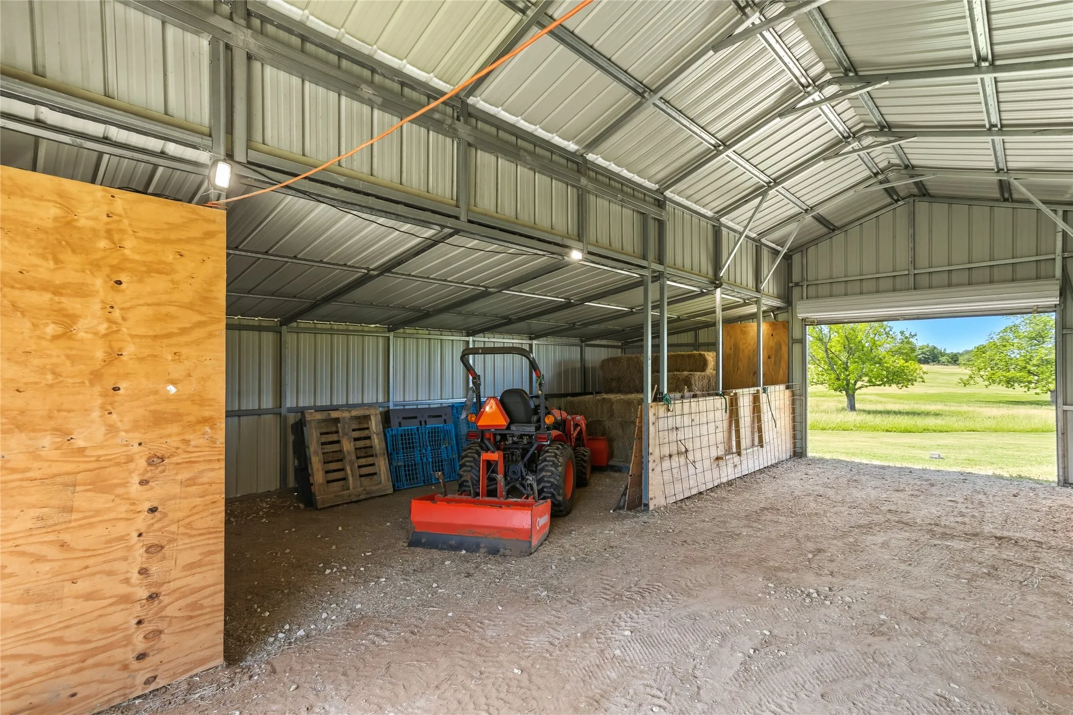 Single Family Residence For Sale in Grayson County , 235 Magnus Road, Denison, Texas 75021, 3 Bedroom, 3 Bathroom, 3 Garage spaces, 1,767 Sqft, built in 1982, Price $699,000, mls#21267479, Real Estate Agent in Denison, Homes For Sale in Grayson county, Homes For Sale in Denison, Realtor in Denison Texas, Real Estate Brokerage Independent Realty Texas, Luminita Cordes Realtor