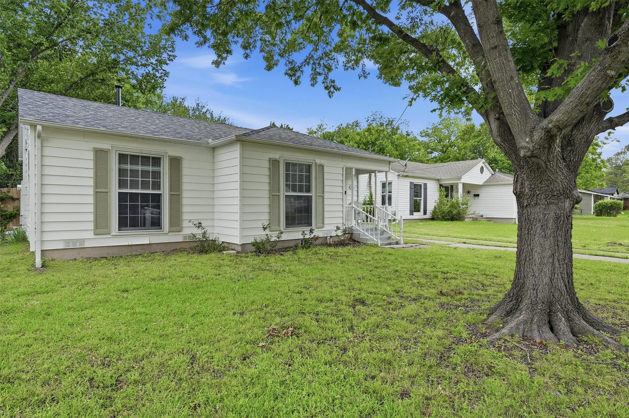 Single Family Residence For Sale in Grayson County , 1032 N Lockhart Street, Sherman, Texas 75092, 3 Bedroom, 2 Bathroom, 1 Garage spaces, 1,556 Sqft, built in 1950, mls#21255941, Real Estate Agent in Sherman, Homes For Sale in Grayson county, Homes For Sale in Sherman, Realtor in Sherman Texas, Real Estate Brokerage Independent Realty Texas, Luminita Cordes Realtor