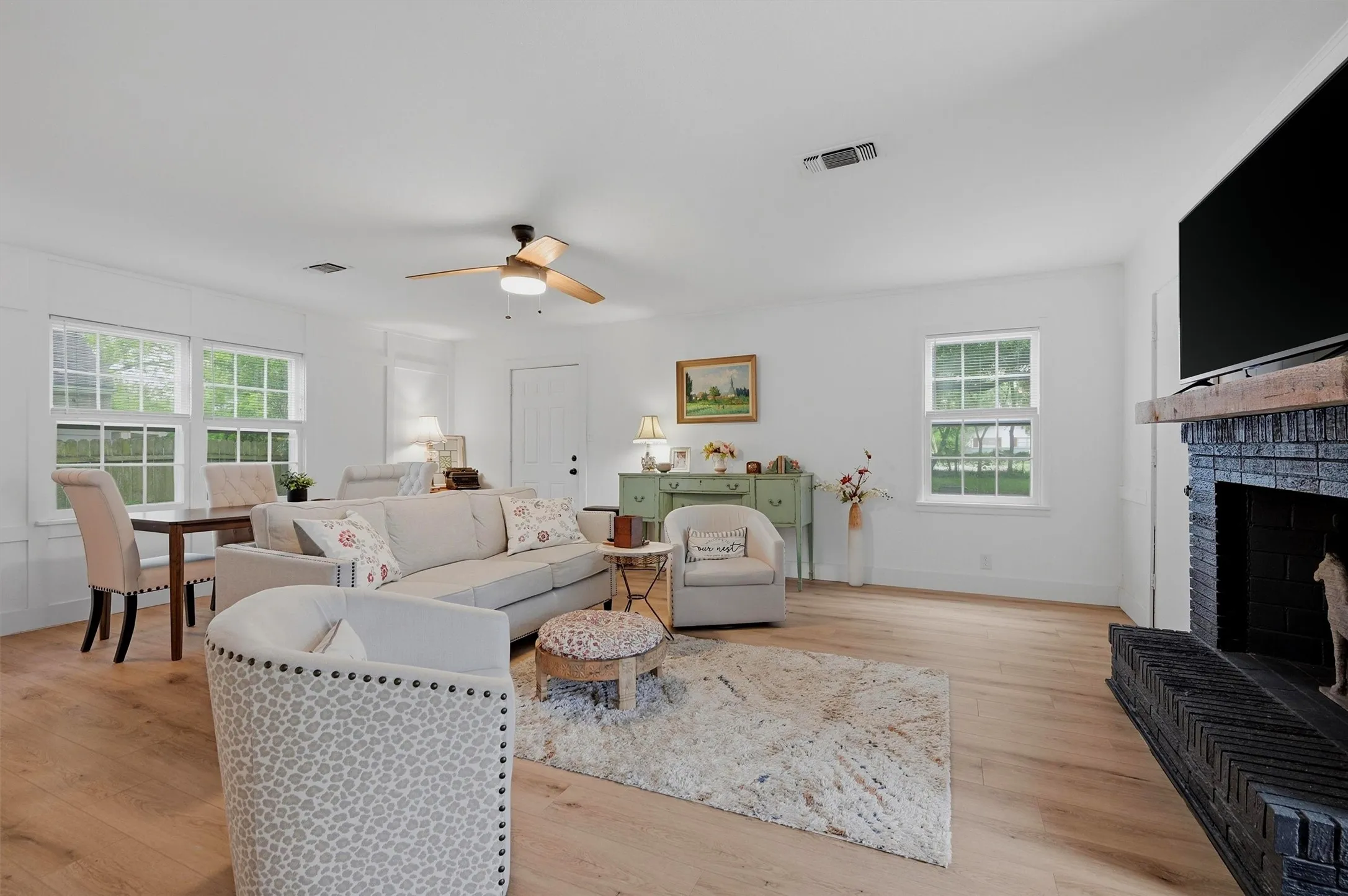 Single Family Residence For Sale in Grayson County , 1032 N Lockhart Street, Sherman, Texas 75092, 3 Bedroom, 2 Bathroom, 1 Garage spaces, 1,556 Sqft, built in 1950, mls#21255941, Real Estate Agent in Sherman, Homes For Sale in Grayson county, Homes For Sale in Sherman, Realtor in Sherman Texas, Real Estate Brokerage Independent Realty Texas, Luminita Cordes Realtor