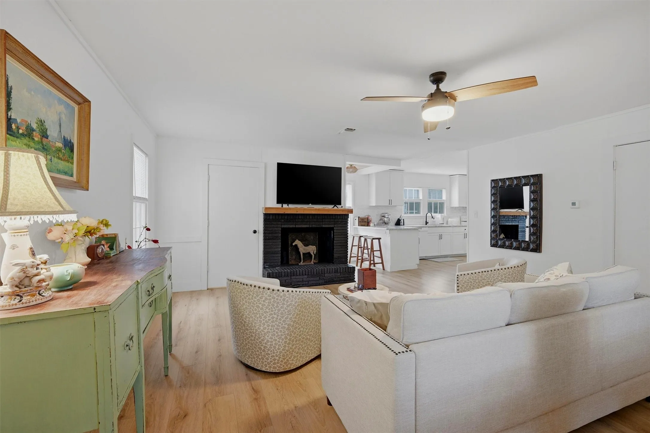 Single Family Residence For Sale in Grayson County , 1032 N Lockhart Street, Sherman, Texas 75092, 3 Bedroom, 2 Bathroom, 1 Garage spaces, 1,556 Sqft, built in 1950, mls#21255941, Real Estate Agent in Sherman, Homes For Sale in Grayson county, Homes For Sale in Sherman, Realtor in Sherman Texas, Real Estate Brokerage Independent Realty Texas, Luminita Cordes Realtor