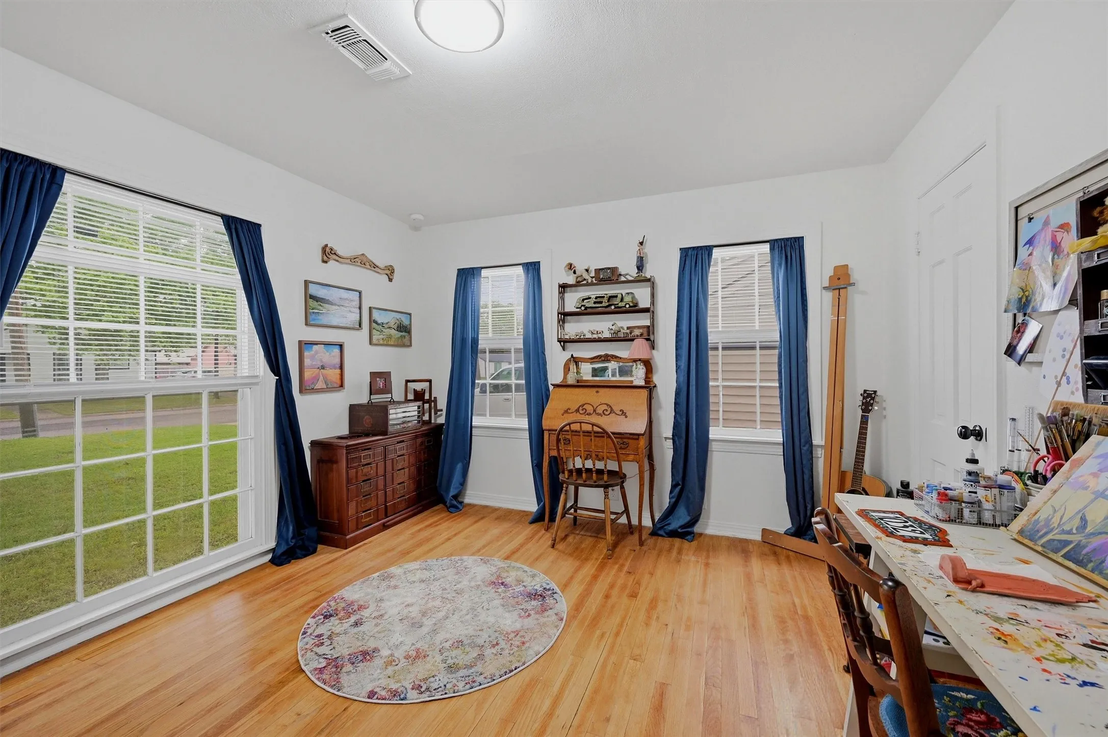 Single Family Residence For Sale in Grayson County , 1032 N Lockhart Street, Sherman, Texas 75092, 3 Bedroom, 2 Bathroom, 1 Garage spaces, 1,556 Sqft, built in 1950, mls#21255941, Real Estate Agent in Sherman, Homes For Sale in Grayson county, Homes For Sale in Sherman, Realtor in Sherman Texas, Real Estate Brokerage Independent Realty Texas, Luminita Cordes Realtor