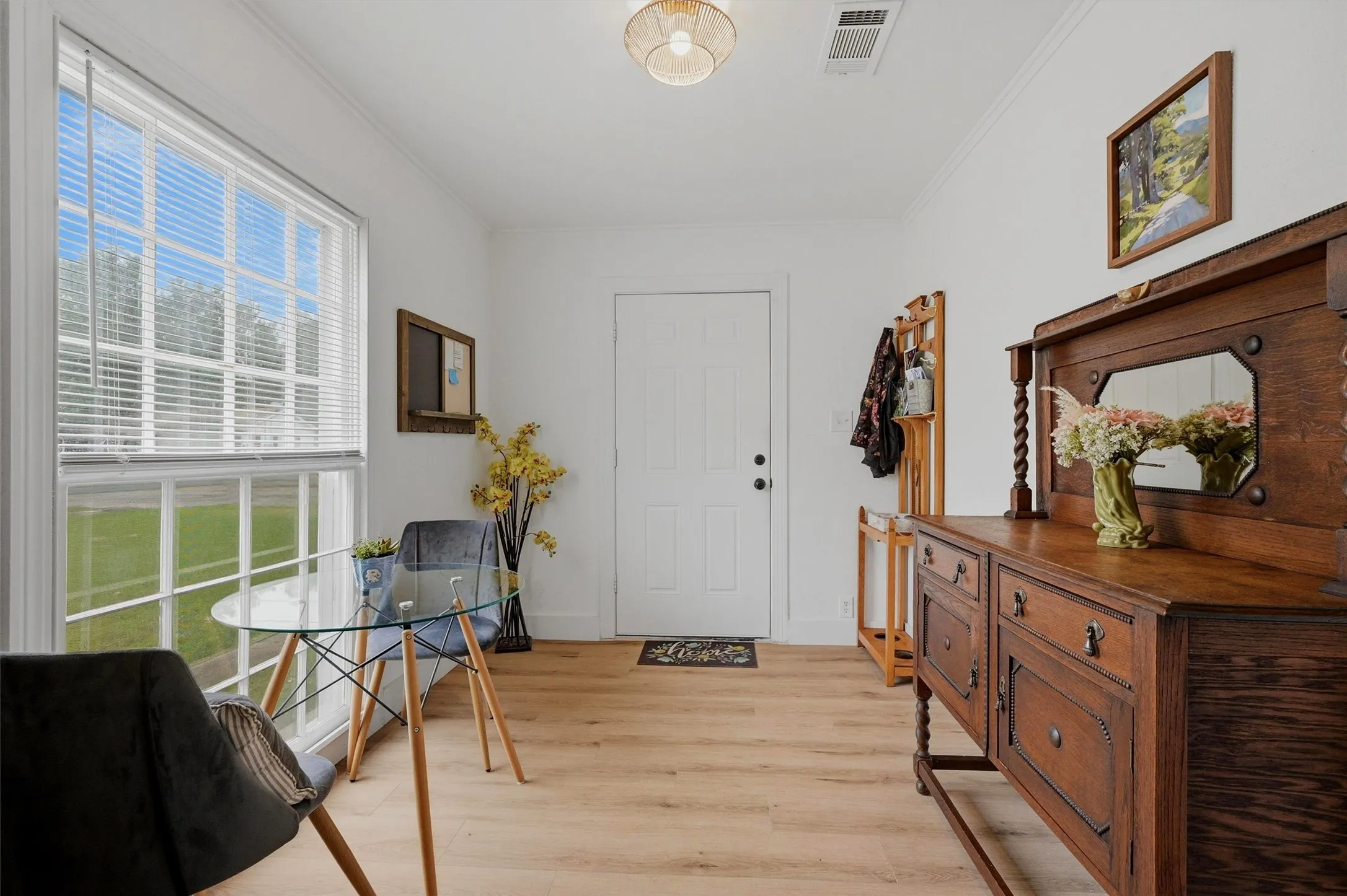 Single Family Residence For Sale in Grayson County , 1032 N Lockhart Street, Sherman, Texas 75092, 3 Bedroom, 2 Bathroom, 1 Garage spaces, 1,556 Sqft, built in 1950, mls#21255941, Real Estate Agent in Sherman, Homes For Sale in Grayson county, Homes For Sale in Sherman, Realtor in Sherman Texas, Real Estate Brokerage Independent Realty Texas, Luminita Cordes Realtor