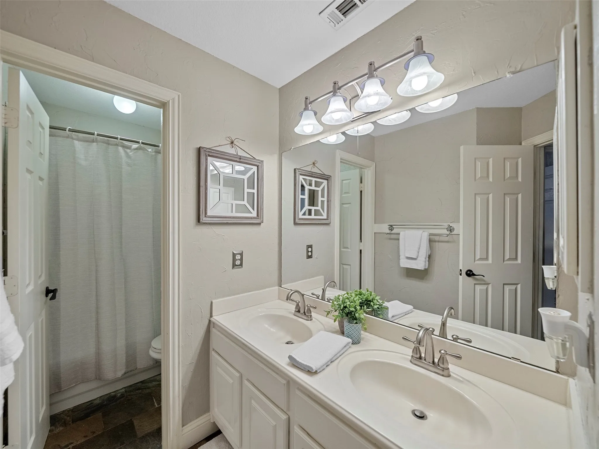 Single Family Residence For Sale in Collin County , 1344 Comanche Drive, Allen, Texas 75013, 4 Bedrooms, 3 Bathrooms, 3 Garage spaces, 3,477 Sqft, built in 1995, Price $750,000, mls#21255164, Real Estate Agent in Allen, Homes For Sale in Collin county, Homes For Sale in Allen, Realtor in Allen Texas, Real Estate Brokerage Independent Realty Texas, Luminita Cordes Realtor