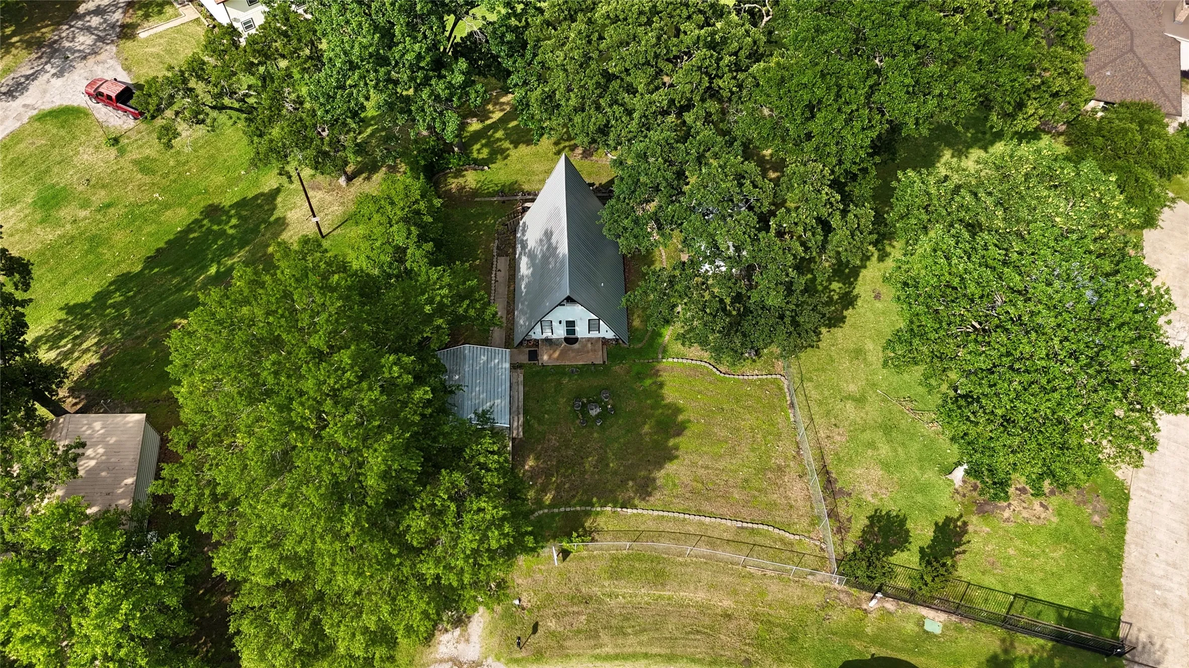 Single Family Residence For Sale in Rains County , 467 Old Mill Lane, East Tawakoni, Texas 75472, 2 Bedrooms, 2 Bathrooms, Garage spaces, 1,152 Sqft, built in 1960, Price $230,000, mls#21267384, Real Estate Agent in East Tawakoni, Homes For Sale in Rains county, Homes For Sale in East Tawakoni, Realtor in East Tawakoni Texas, Real Estate Brokerage Independent Realty Texas, Luminita Cordes Realtor