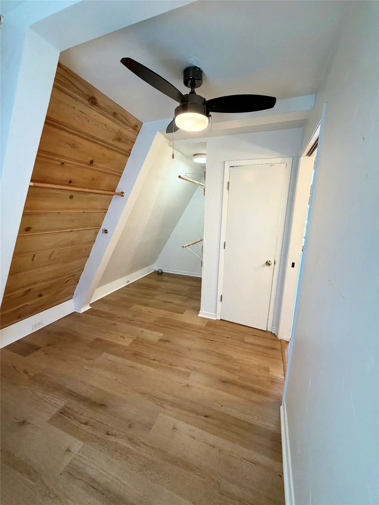 Single Family Residence For Sale in Rains County , 467 Old Mill Lane, East Tawakoni, Texas 75472, 2 Bedrooms, 2 Bathrooms, Garage spaces, 1,152 Sqft, built in 1960, Price $230,000, mls#21267384, Real Estate Agent in East Tawakoni, Homes For Sale in Rains county, Homes For Sale in East Tawakoni, Realtor in East Tawakoni Texas, Real Estate Brokerage Independent Realty Texas, Luminita Cordes Realtor