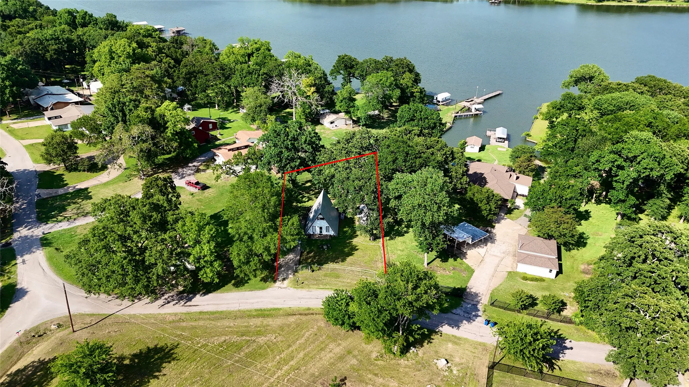 Single Family Residence For Sale in Rains County , 467 Old Mill Lane, East Tawakoni, Texas 75472, 2 Bedrooms, 2 Bathrooms, Garage spaces, 1,152 Sqft, built in 1960, Price $230,000, mls#21267384, Real Estate Agent in East Tawakoni, Homes For Sale in Rains county, Homes For Sale in East Tawakoni, Realtor in East Tawakoni Texas, Real Estate Brokerage Independent Realty Texas, Luminita Cordes Realtor