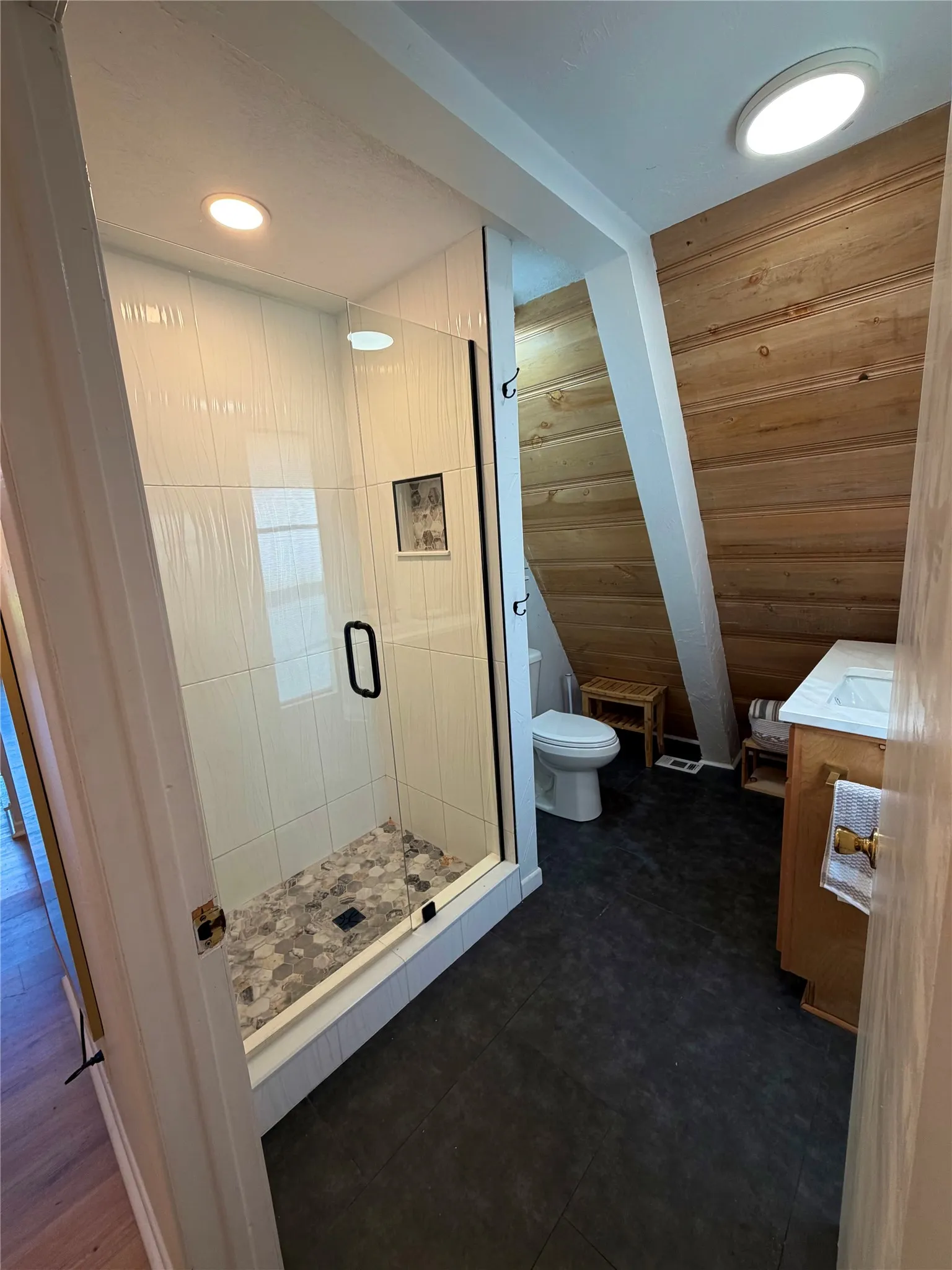 Single Family Residence For Sale in Rains County , 467 Old Mill Lane, East Tawakoni, Texas 75472, 2 Bedrooms, 2 Bathrooms, Garage spaces, 1,152 Sqft, built in 1960, Price $230,000, mls#21267384, Real Estate Agent in East Tawakoni, Homes For Sale in Rains county, Homes For Sale in East Tawakoni, Realtor in East Tawakoni Texas, Real Estate Brokerage Independent Realty Texas, Luminita Cordes Realtor