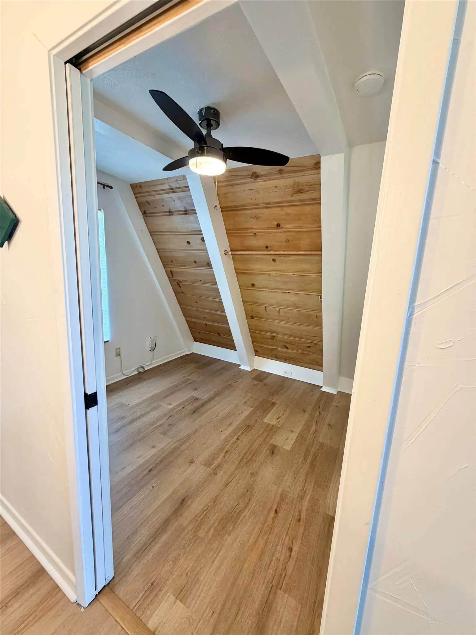 Single Family Residence For Sale in Rains County , 467 Old Mill Lane, East Tawakoni, Texas 75472, 2 Bedrooms, 2 Bathrooms, Garage spaces, 1,152 Sqft, built in 1960, Price $230,000, mls#21267384, Real Estate Agent in East Tawakoni, Homes For Sale in Rains county, Homes For Sale in East Tawakoni, Realtor in East Tawakoni Texas, Real Estate Brokerage Independent Realty Texas, Luminita Cordes Realtor
