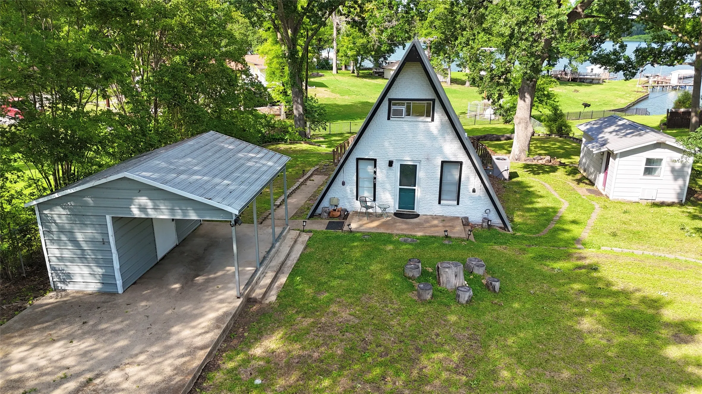 Single Family Residence For Sale in Rains County , 467 Old Mill Lane, East Tawakoni, Texas 75472, 2 Bedrooms, 2 Bathrooms, Garage spaces, 1,152 Sqft, built in 1960, Price $230,000, mls#21267384, Real Estate Agent in East Tawakoni, Homes For Sale in Rains county, Homes For Sale in East Tawakoni, Realtor in East Tawakoni Texas, Real Estate Brokerage Independent Realty Texas, Luminita Cordes Realtor