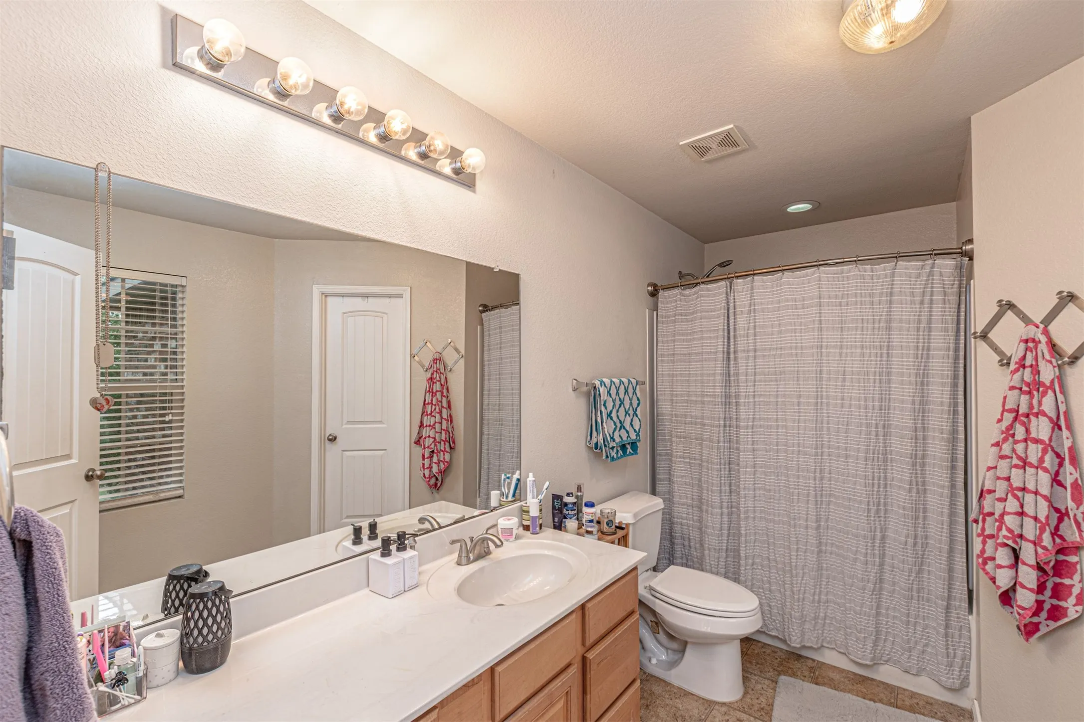 Single Family Residence For Sale in Kaufman County , 2020 Wellington Point, Heartland, Texas 75126, 3 Bedroom, 3 Bathroom, 3 Garage spaces, 2,400 Sqft, built in 2009, Price $289,000, mls#21259037, Real Estate Agent in Heartland, Homes For Sale in Kaufman county, Homes For Sale in Heartland, Realtor in Heartland Texas, Real Estate Brokerage Independent Realty Texas, Luminita Cordes Realtor