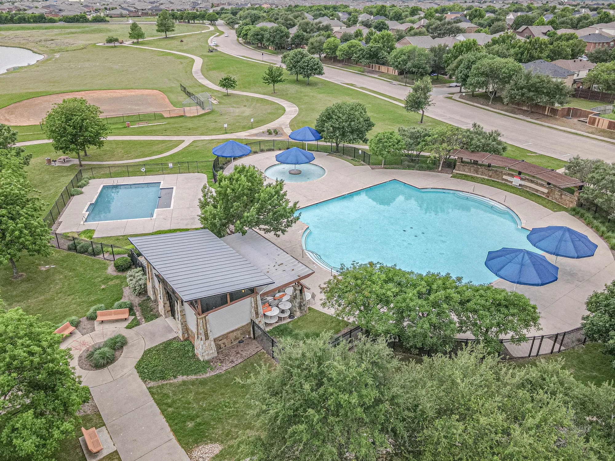 Single Family Residence For Sale in Kaufman County , 2020 Wellington Point, Heartland, Texas 75126, 3 Bedroom, 3 Bathroom, 3 Garage spaces, 2,400 Sqft, built in 2009, Price $289,000, mls#21259037, Real Estate Agent in Heartland, Homes For Sale in Kaufman county, Homes For Sale in Heartland, Realtor in Heartland Texas, Real Estate Brokerage Independent Realty Texas, Luminita Cordes Realtor