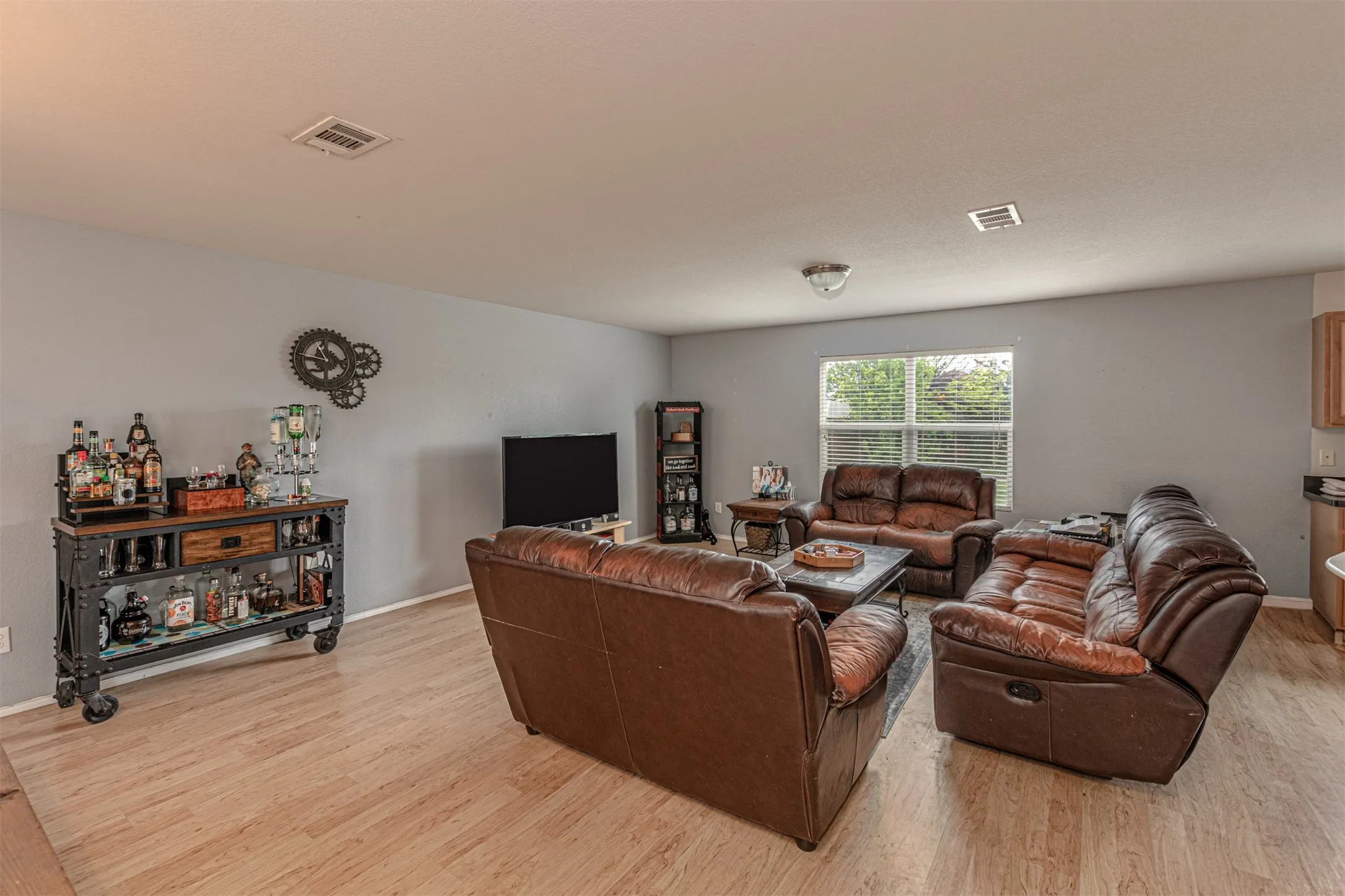 Single Family Residence For Sale in Kaufman County , 2020 Wellington Point, Heartland, Texas 75126, 3 Bedroom, 3 Bathroom, 3 Garage spaces, 2,400 Sqft, built in 2009, Price $289,000, mls#21259037, Real Estate Agent in Heartland, Homes For Sale in Kaufman county, Homes For Sale in Heartland, Realtor in Heartland Texas, Real Estate Brokerage Independent Realty Texas, Luminita Cordes Realtor