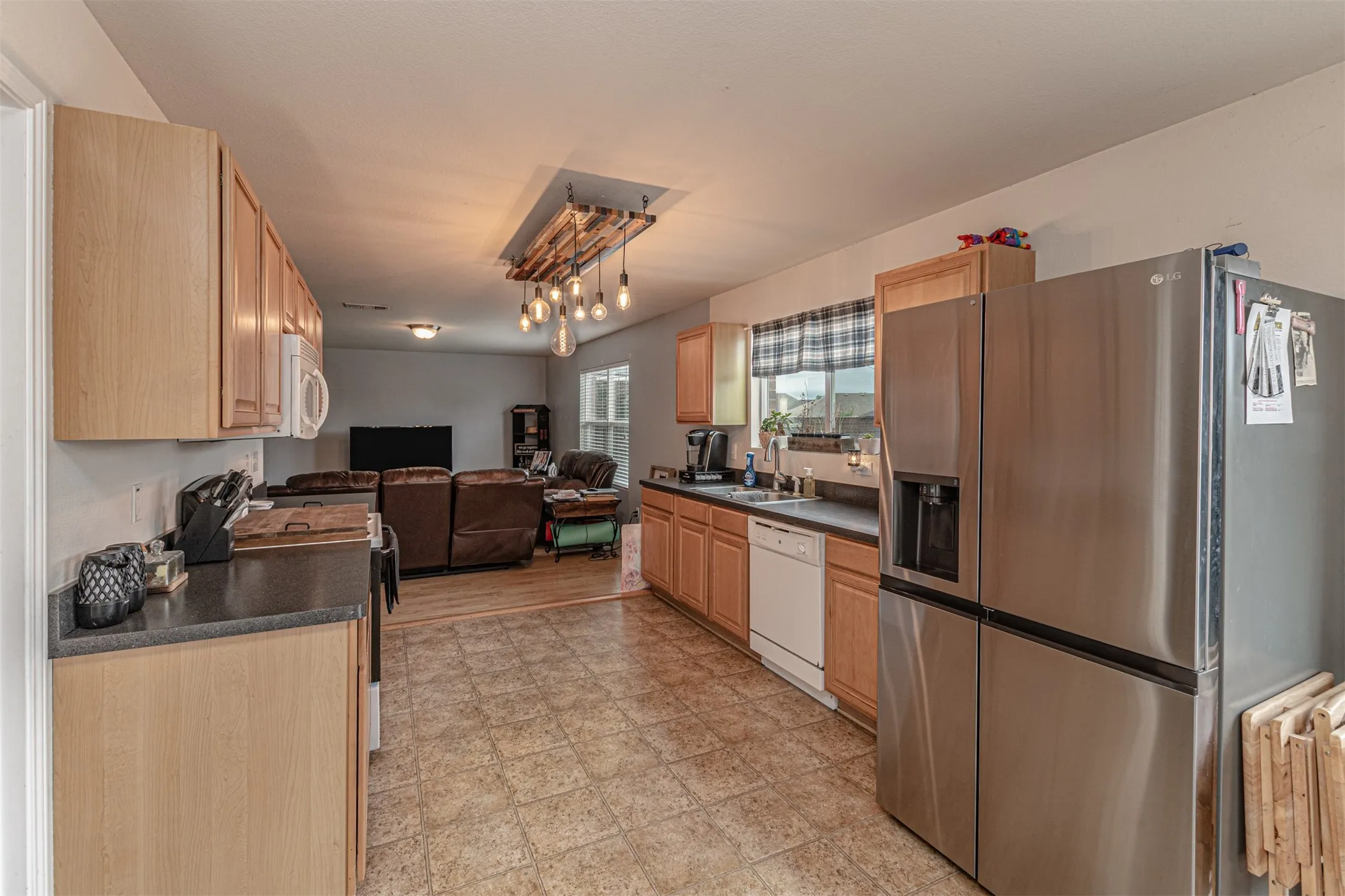 Single Family Residence For Sale in Kaufman County , 2020 Wellington Point, Heartland, Texas 75126, 3 Bedroom, 3 Bathroom, 3 Garage spaces, 2,400 Sqft, built in 2009, Price $289,000, mls#21259037, Real Estate Agent in Heartland, Homes For Sale in Kaufman county, Homes For Sale in Heartland, Realtor in Heartland Texas, Real Estate Brokerage Independent Realty Texas, Luminita Cordes Realtor