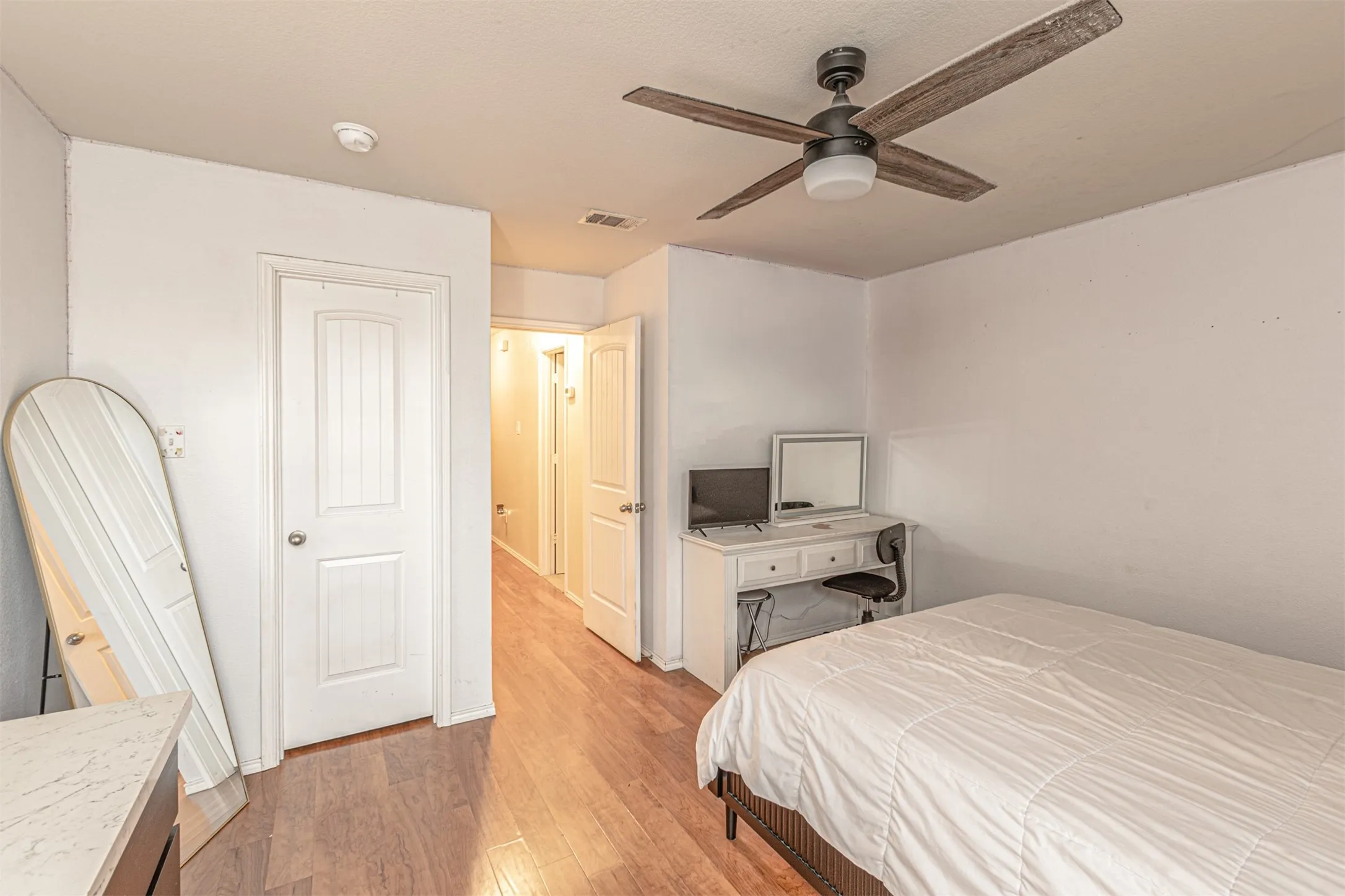 Single Family Residence For Sale in Kaufman County , 2020 Wellington Point, Heartland, Texas 75126, 3 Bedroom, 3 Bathroom, 3 Garage spaces, 2,400 Sqft, built in 2009, Price $289,000, mls#21259037, Real Estate Agent in Heartland, Homes For Sale in Kaufman county, Homes For Sale in Heartland, Realtor in Heartland Texas, Real Estate Brokerage Independent Realty Texas, Luminita Cordes Realtor