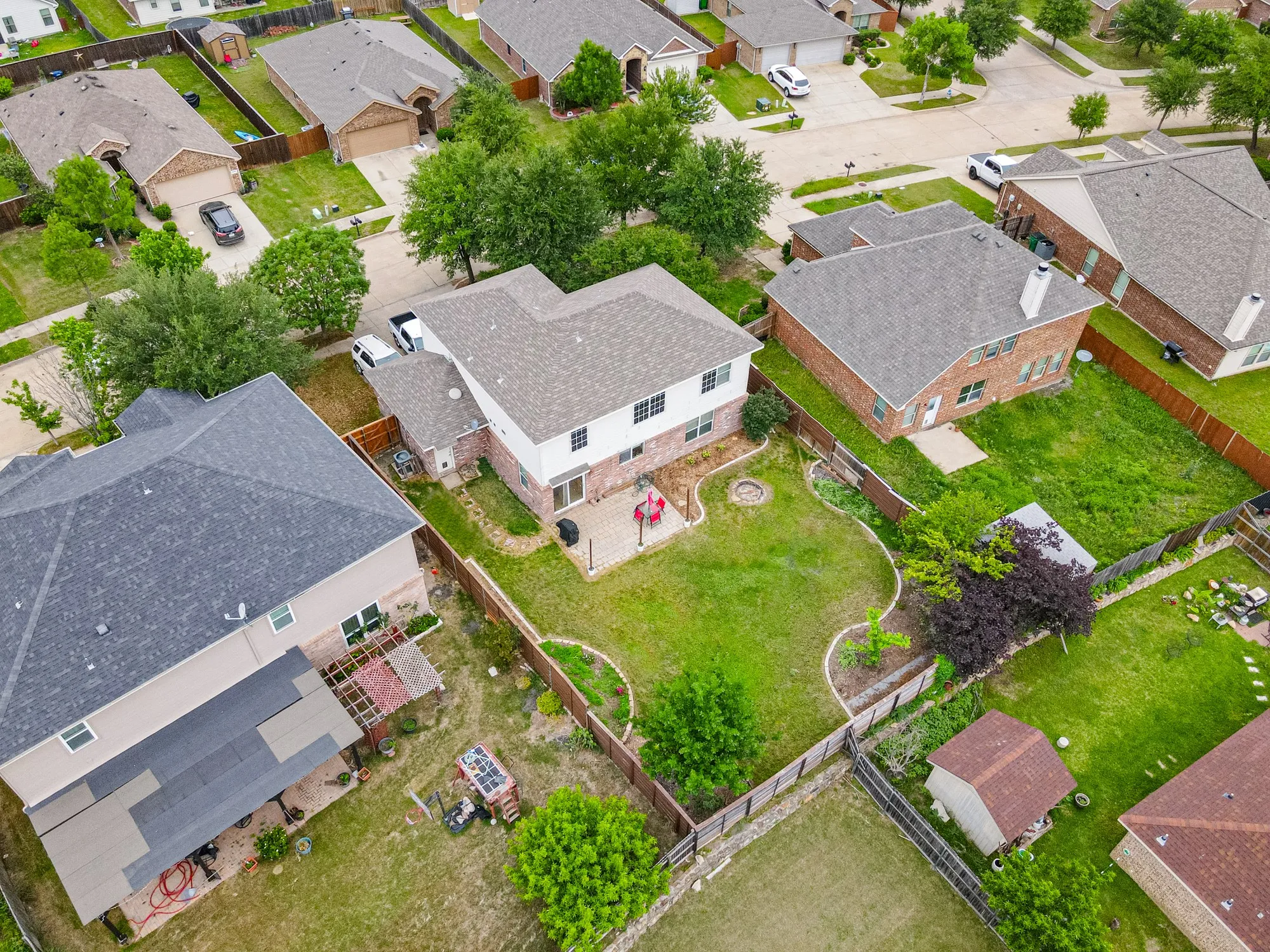 Single Family Residence For Sale in Kaufman County , 2020 Wellington Point, Heartland, Texas 75126, 3 Bedroom, 3 Bathroom, 3 Garage spaces, 2,400 Sqft, built in 2009, Price $289,000, mls#21259037, Real Estate Agent in Heartland, Homes For Sale in Kaufman county, Homes For Sale in Heartland, Realtor in Heartland Texas, Real Estate Brokerage Independent Realty Texas, Luminita Cordes Realtor
