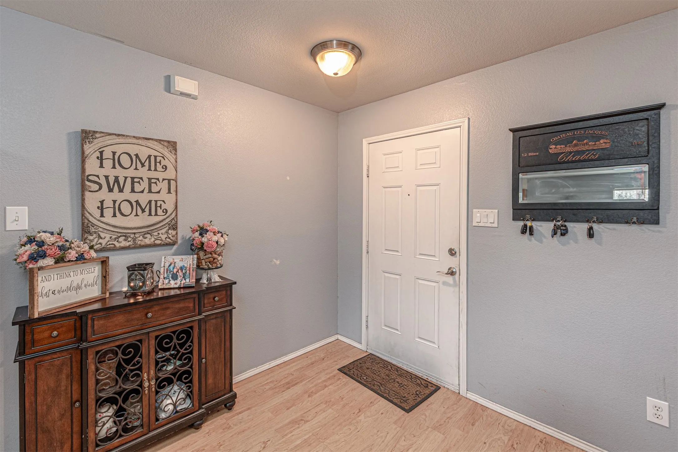 Single Family Residence For Sale in Kaufman County , 2020 Wellington Point, Heartland, Texas 75126, 3 Bedroom, 3 Bathroom, 3 Garage spaces, 2,400 Sqft, built in 2009, Price $289,000, mls#21259037, Real Estate Agent in Heartland, Homes For Sale in Kaufman county, Homes For Sale in Heartland, Realtor in Heartland Texas, Real Estate Brokerage Independent Realty Texas, Luminita Cordes Realtor