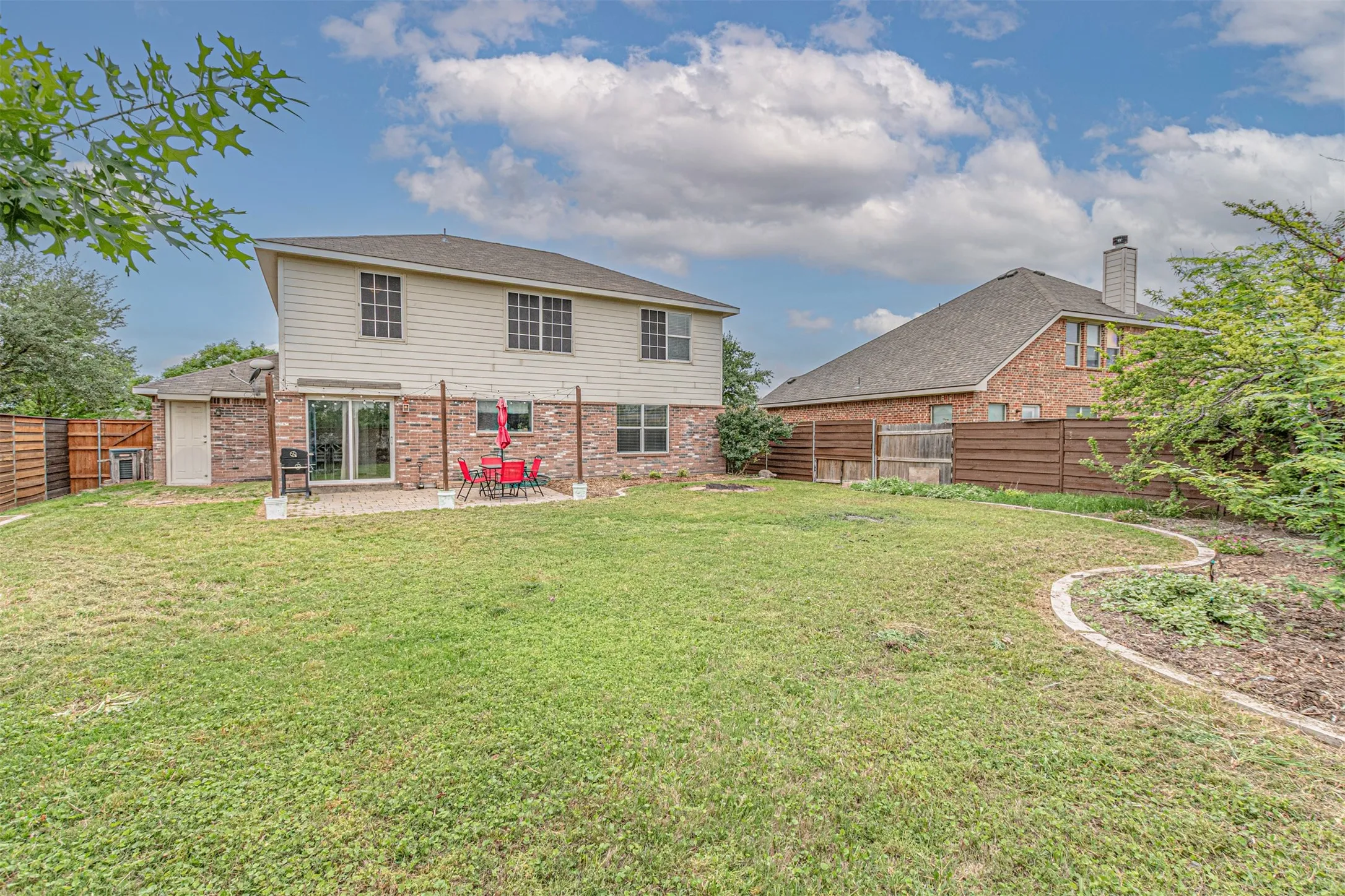 Single Family Residence For Sale in Kaufman County , 2020 Wellington Point, Heartland, Texas 75126, 3 Bedroom, 3 Bathroom, 3 Garage spaces, 2,400 Sqft, built in 2009, Price $289,000, mls#21259037, Real Estate Agent in Heartland, Homes For Sale in Kaufman county, Homes For Sale in Heartland, Realtor in Heartland Texas, Real Estate Brokerage Independent Realty Texas, Luminita Cordes Realtor