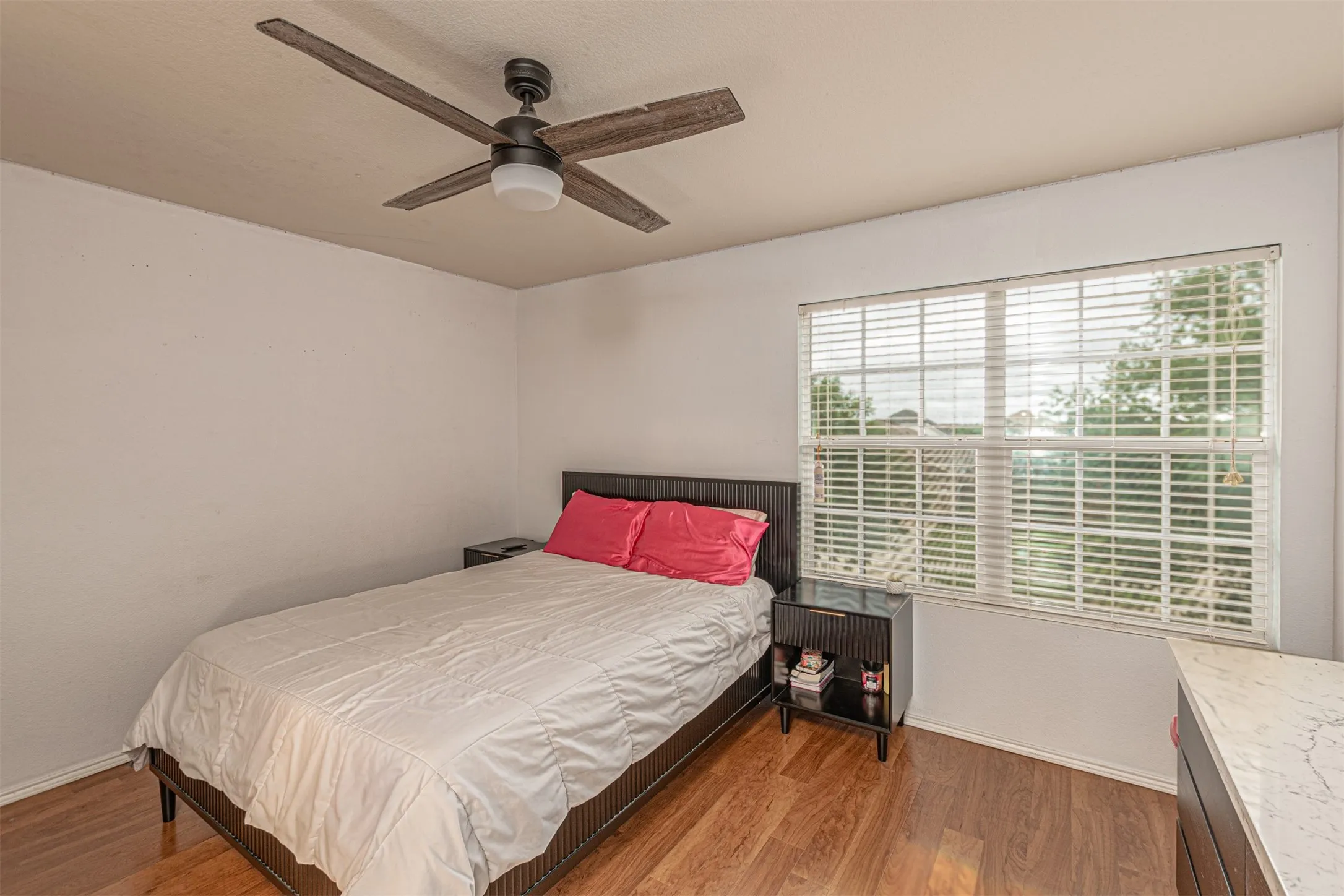 Single Family Residence For Sale in Kaufman County , 2020 Wellington Point, Heartland, Texas 75126, 3 Bedroom, 3 Bathroom, 3 Garage spaces, 2,400 Sqft, built in 2009, Price $289,000, mls#21259037, Real Estate Agent in Heartland, Homes For Sale in Kaufman county, Homes For Sale in Heartland, Realtor in Heartland Texas, Real Estate Brokerage Independent Realty Texas, Luminita Cordes Realtor
