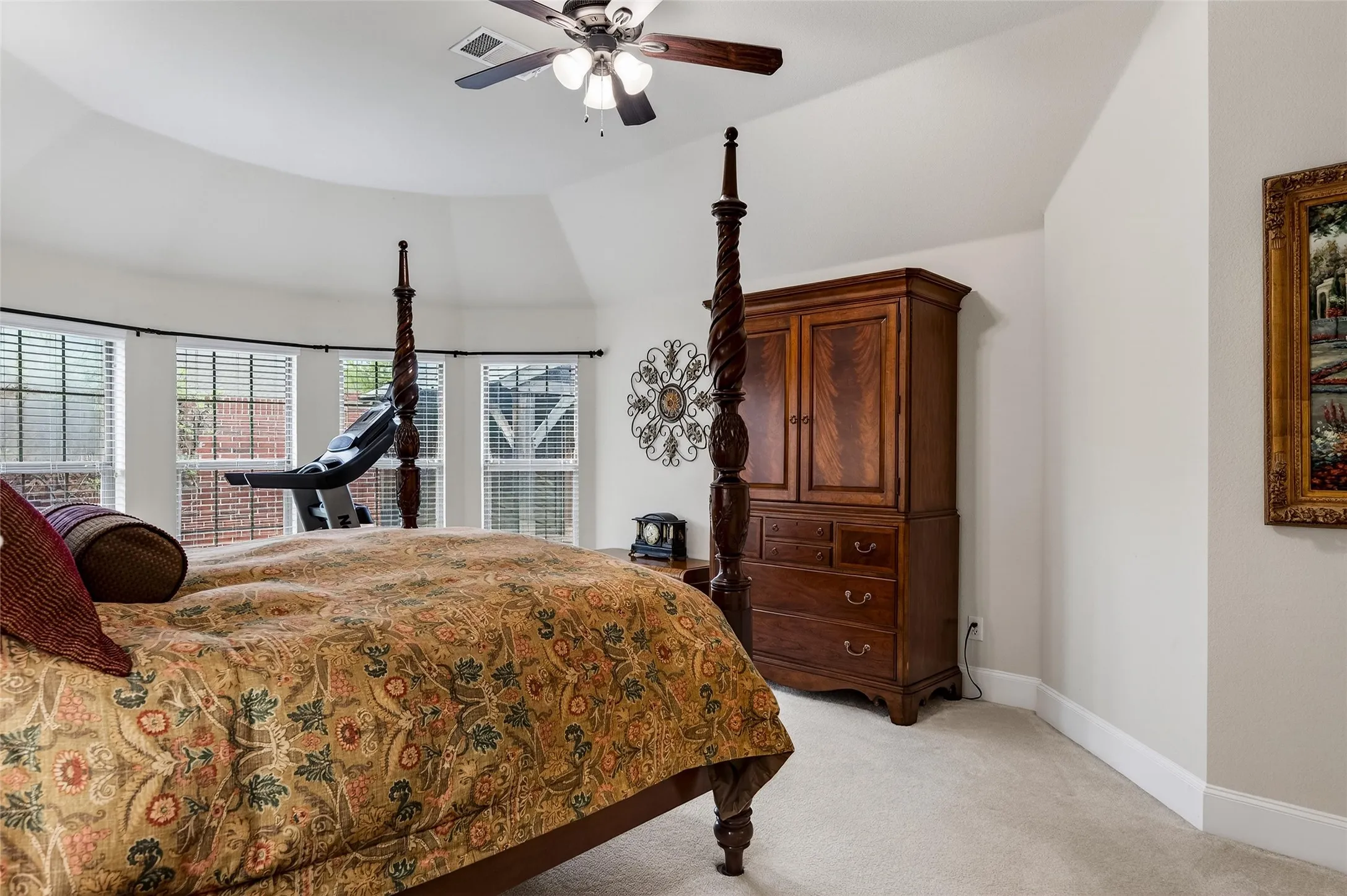Single Family Residence For Sale in Denton County , 2636 Deer Hollow Drive, Little Elm, Texas 75068, 4 Bedroom, 2 Bathroom, 2 Garage spaces, 2,706 Sqft, built in 2005, mls#21267281, Real Estate Agent in Little Elm, Homes For Sale in Denton county, Homes For Sale in Little Elm, Realtor in Little Elm Texas, Real Estate Brokerage Independent Realty Texas, Luminita Cordes Realtor
