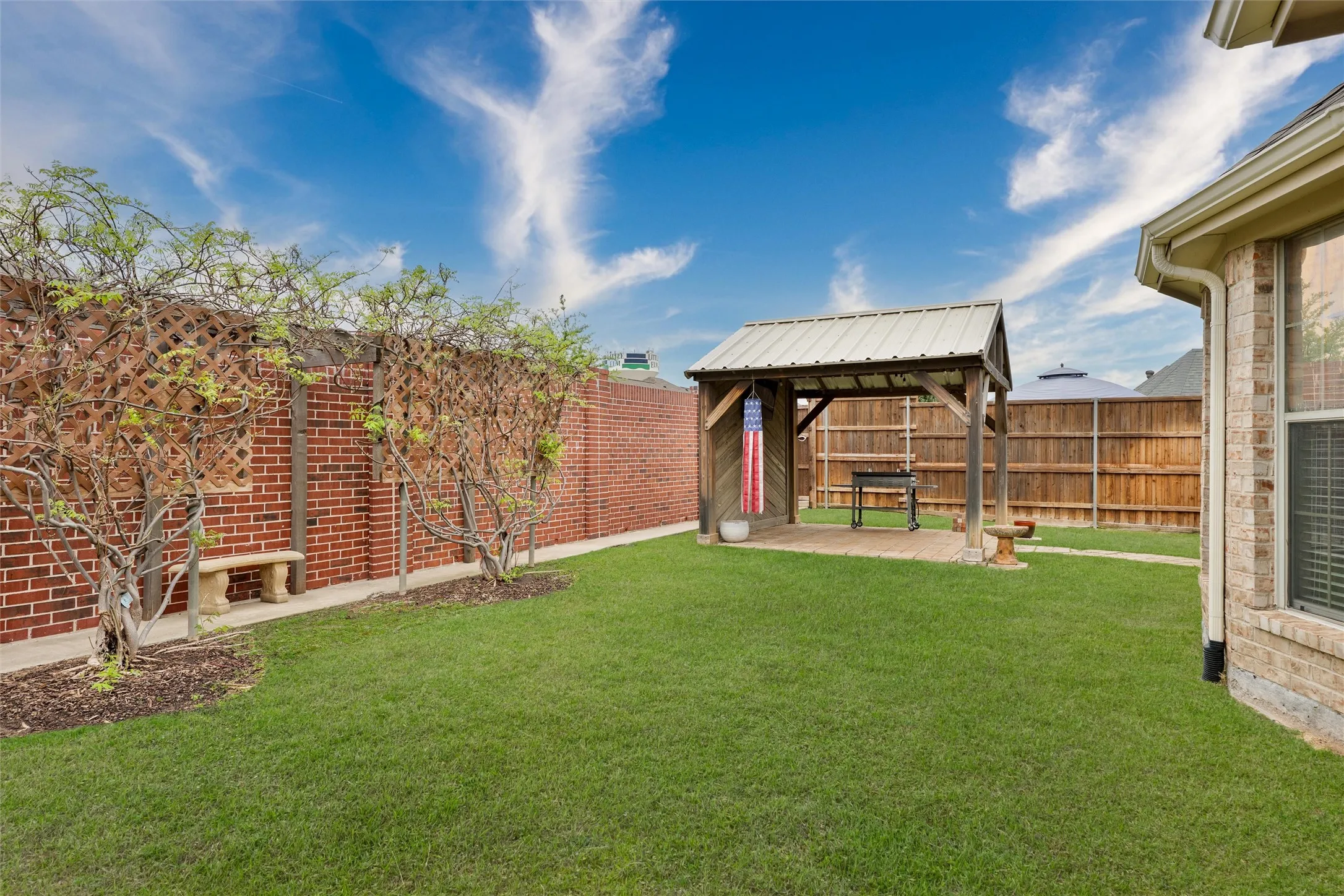 Single Family Residence For Sale in Denton County , 2636 Deer Hollow Drive, Little Elm, Texas 75068, 4 Bedroom, 2 Bathroom, 2 Garage spaces, 2,706 Sqft, built in 2005, mls#21267281, Real Estate Agent in Little Elm, Homes For Sale in Denton county, Homes For Sale in Little Elm, Realtor in Little Elm Texas, Real Estate Brokerage Independent Realty Texas, Luminita Cordes Realtor