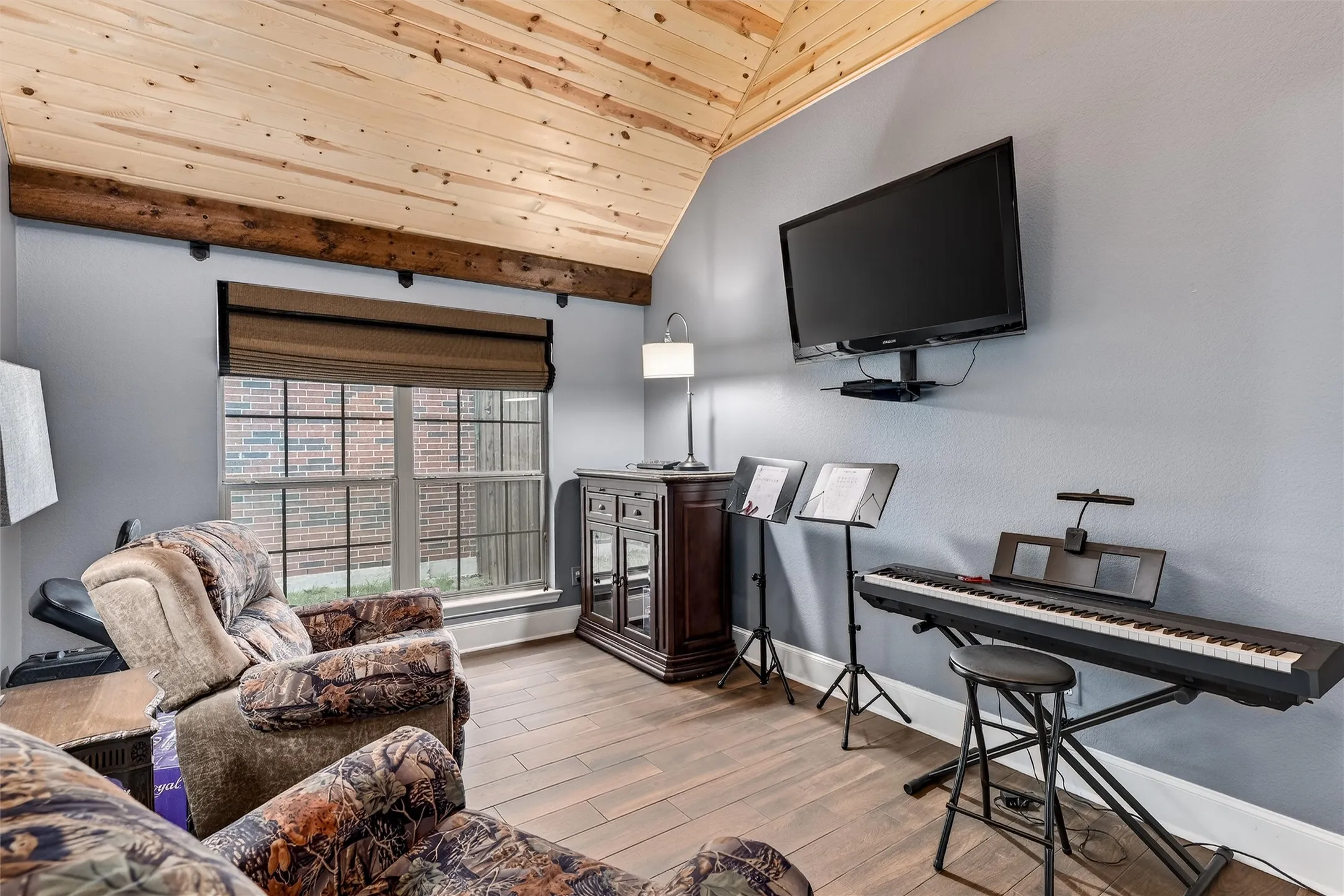 Single Family Residence For Sale in Denton County , 2636 Deer Hollow Drive, Little Elm, Texas 75068, 4 Bedroom, 2 Bathroom, 2 Garage spaces, 2,706 Sqft, built in 2005, mls#21267281, Real Estate Agent in Little Elm, Homes For Sale in Denton county, Homes For Sale in Little Elm, Realtor in Little Elm Texas, Real Estate Brokerage Independent Realty Texas, Luminita Cordes Realtor